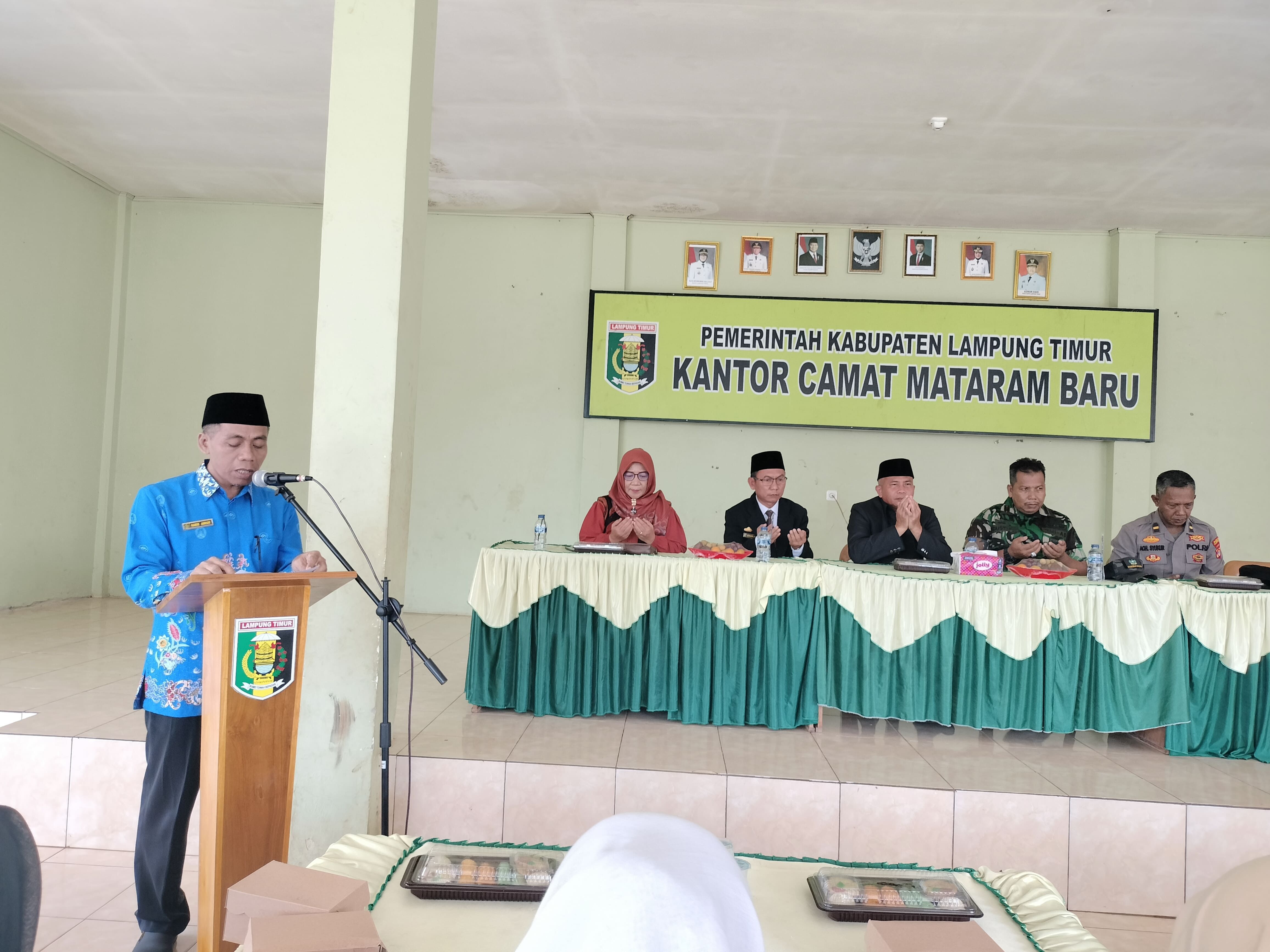 Khidmat, Plt Kepala KUA Mataram Baru Iringi Sertijab Camat dengan Do’a