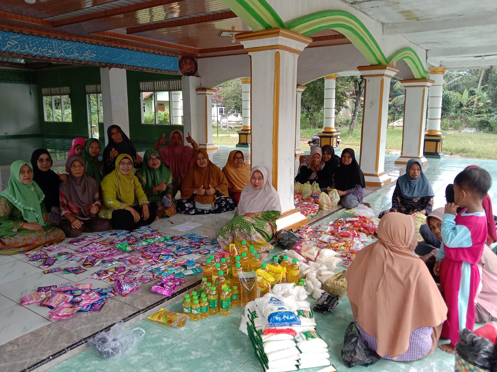 Penyuluh Agama Islam KUA Batanghari Salurkan 29 Paket Sembako di Batangharjo