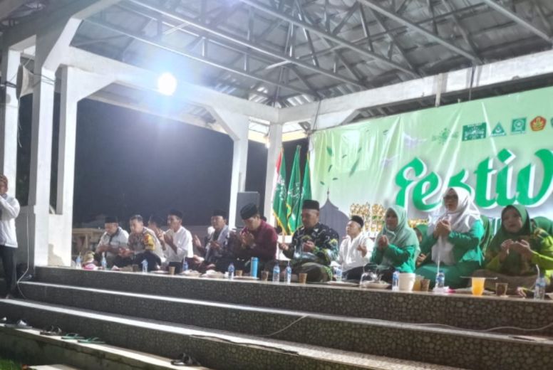 Lomba takbir meriahkan malam idul adha.