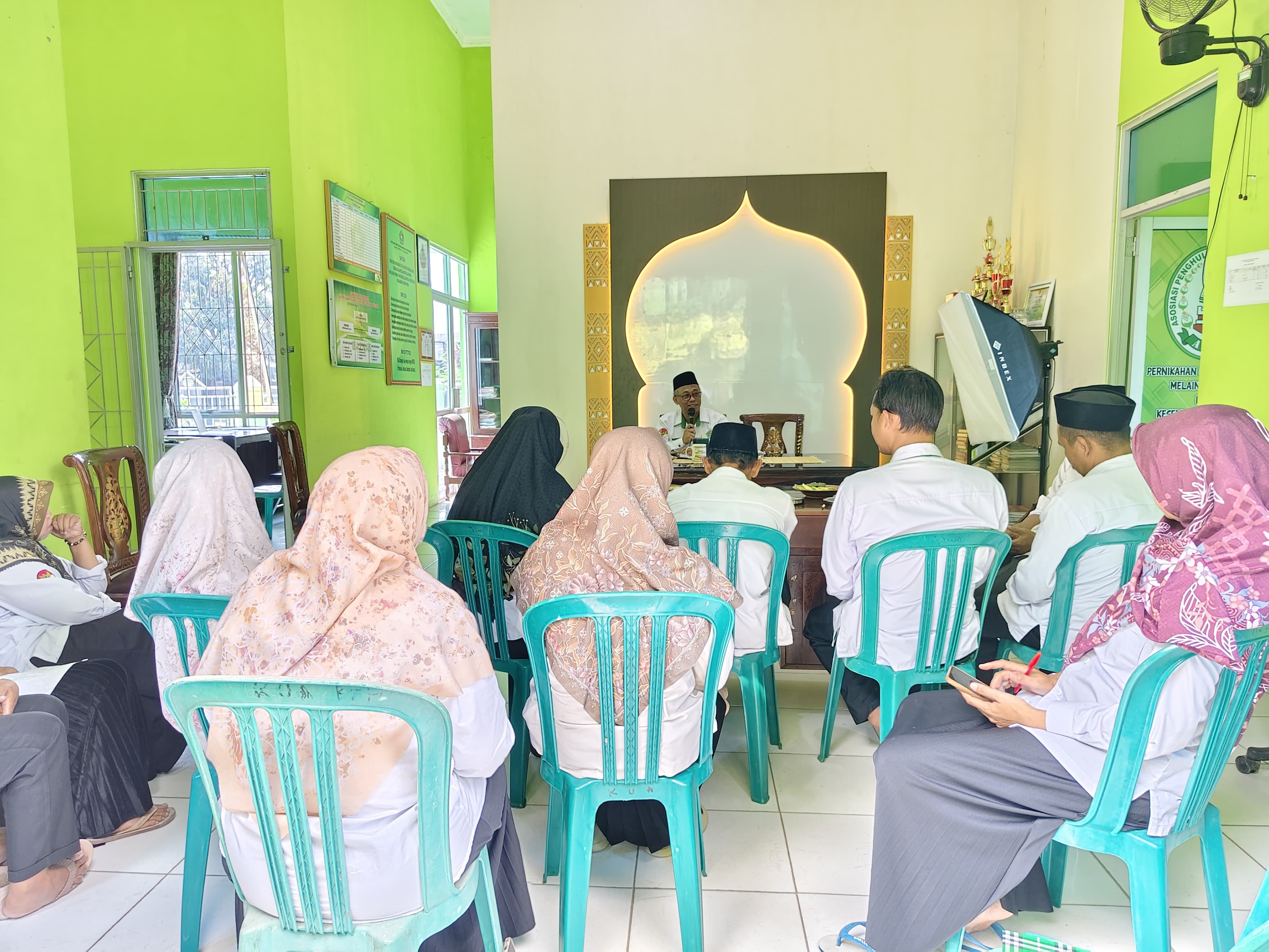 KUA Batanghari Gelar Rakor Bulanan, Kepala KUA Tekankan Optimalisasi Program dan Kinerja ASN