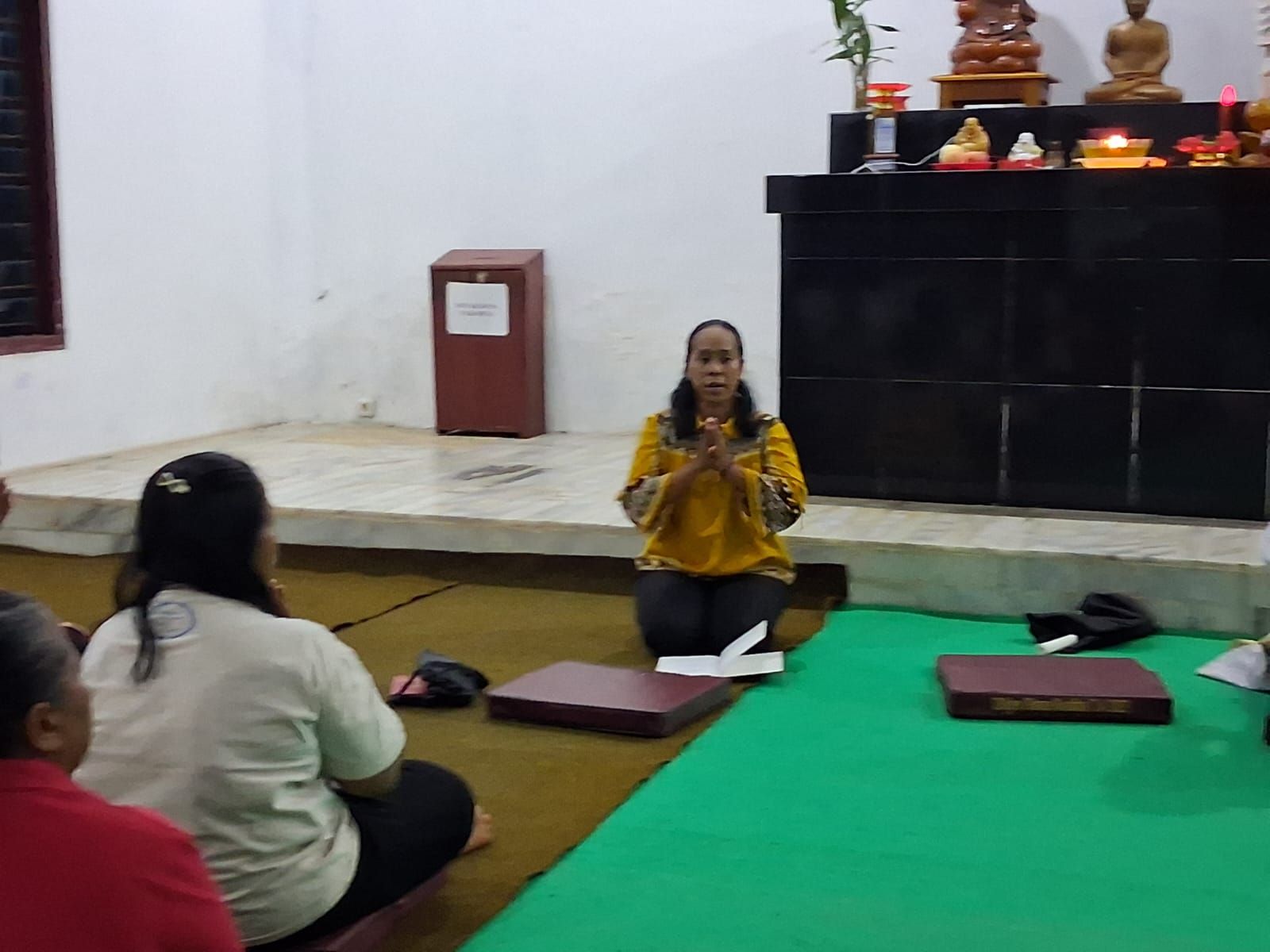 Penyuluh Agama Buddha KUA Batanghari Sampaikan Makna Magha Puja pada Puja Bakti Malam Bulan Purnama