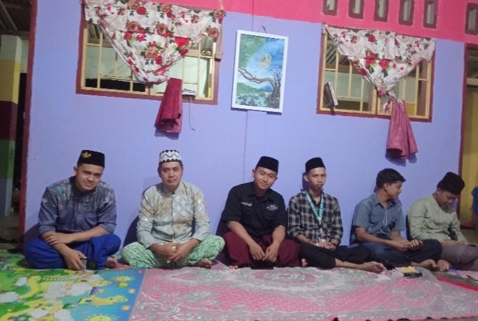 Penyuluh Agama Islam Bersama Mahasiswa UNULA dan UIN Jurai Siwo Bimbing Majelis Ta'lim Nurul Barokah 