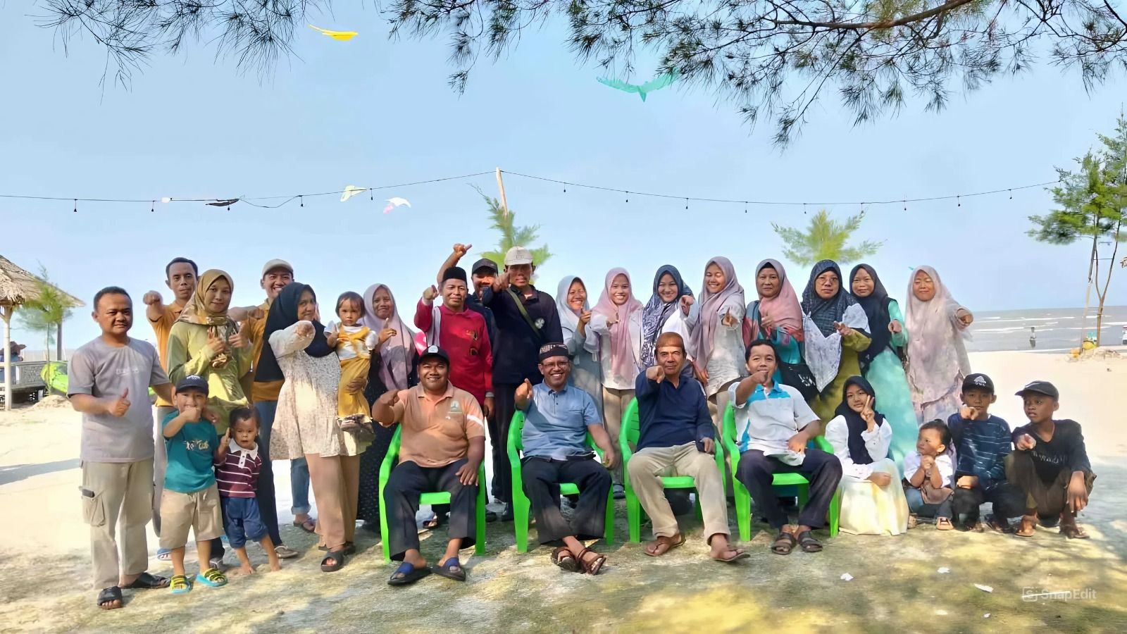 KUA Braja Selebah Gelar Family Gathering di Pantai Mutiara