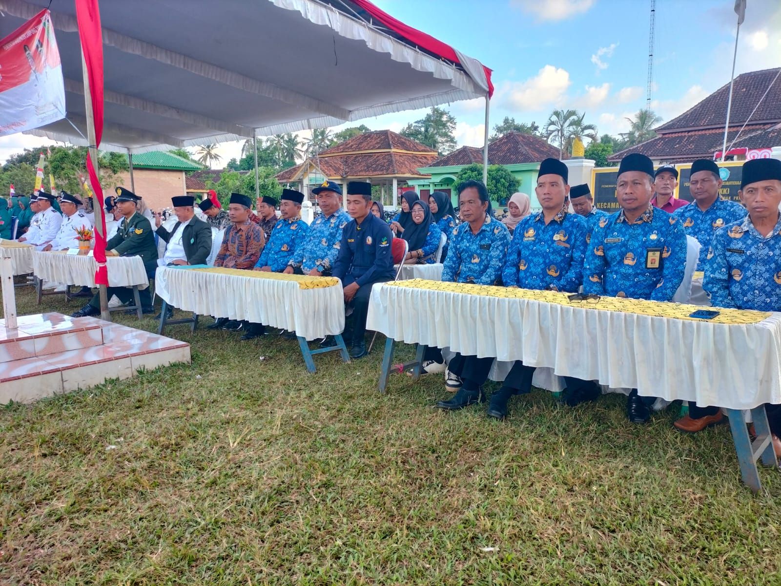 Momentum HUT RI ke-80, KUA Melinting Berpartisipasi dalam Upacara Penurunan Bendera
