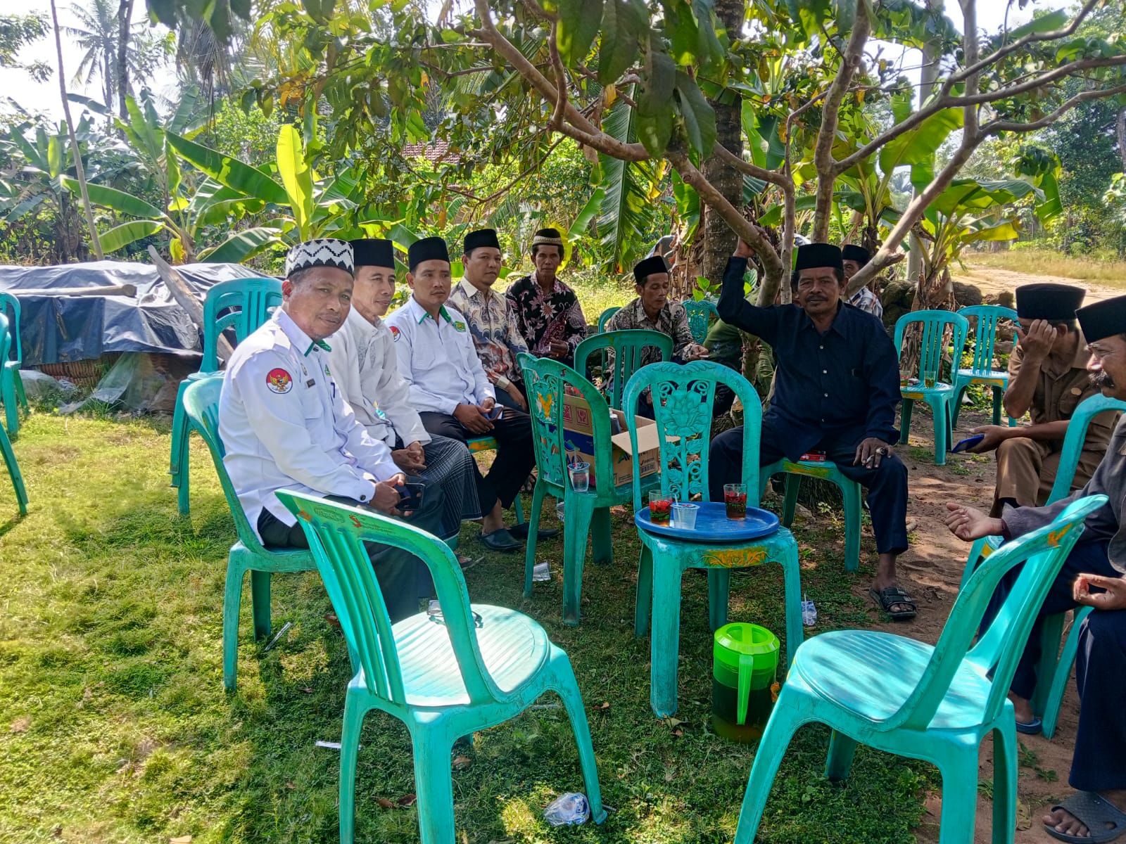 KUA Melinting Berduka, Plh Kepala dan Staf Hadiri Takziah Ayahanda Ali Miskun
