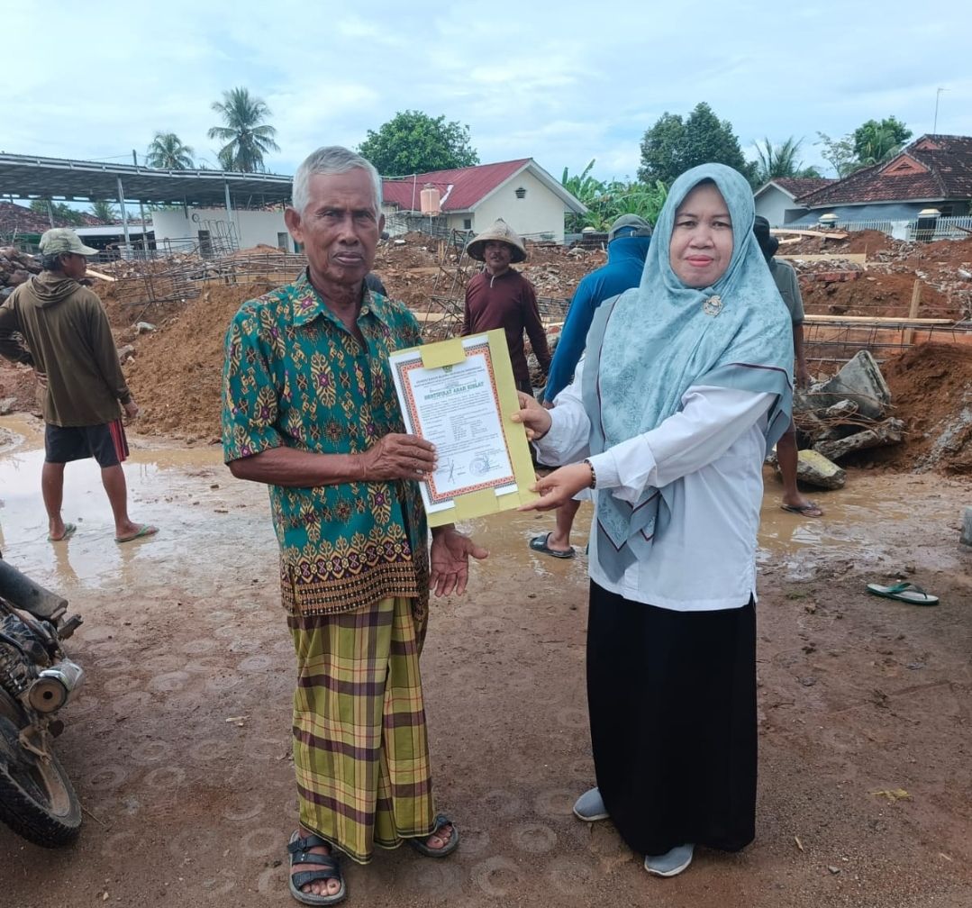 KUA Batanghari Serahkan Sertifikat Arah Kiblat Masjid Nurul Iman Desa Bumi Harjo