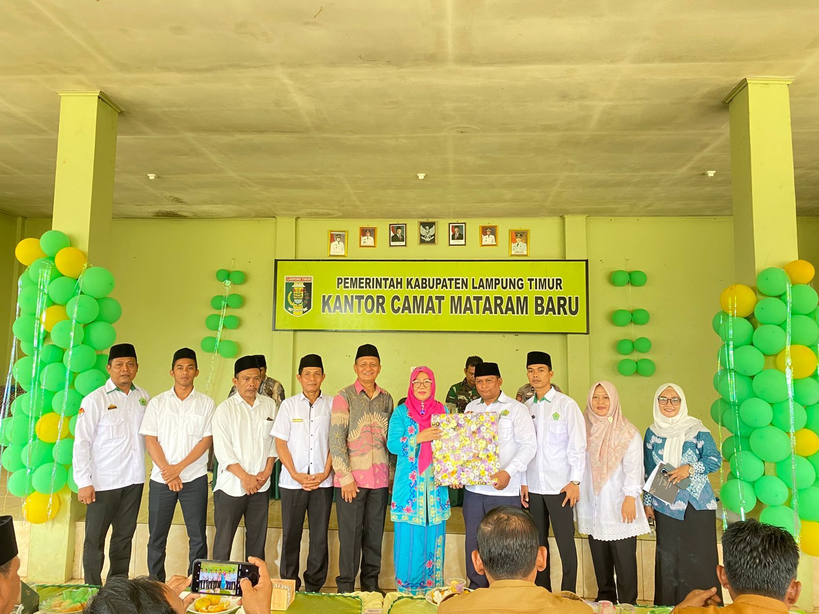 Sinergi Lintas Lembaga: Pegawai KUA Hadiri Purna Tugas Camat Mataram Baru