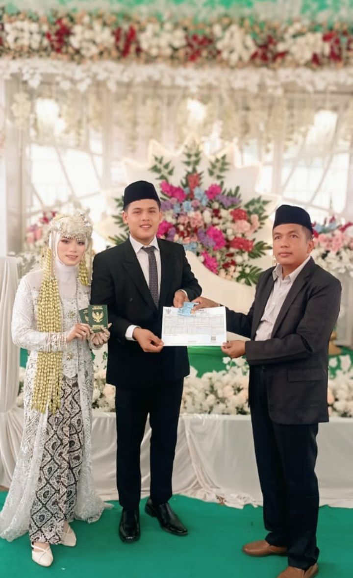 Penghulu KUA Way Bungur Lilik Sutrisno Laksanakan Pencatatan Pernikahan di Desa Kali Pasir