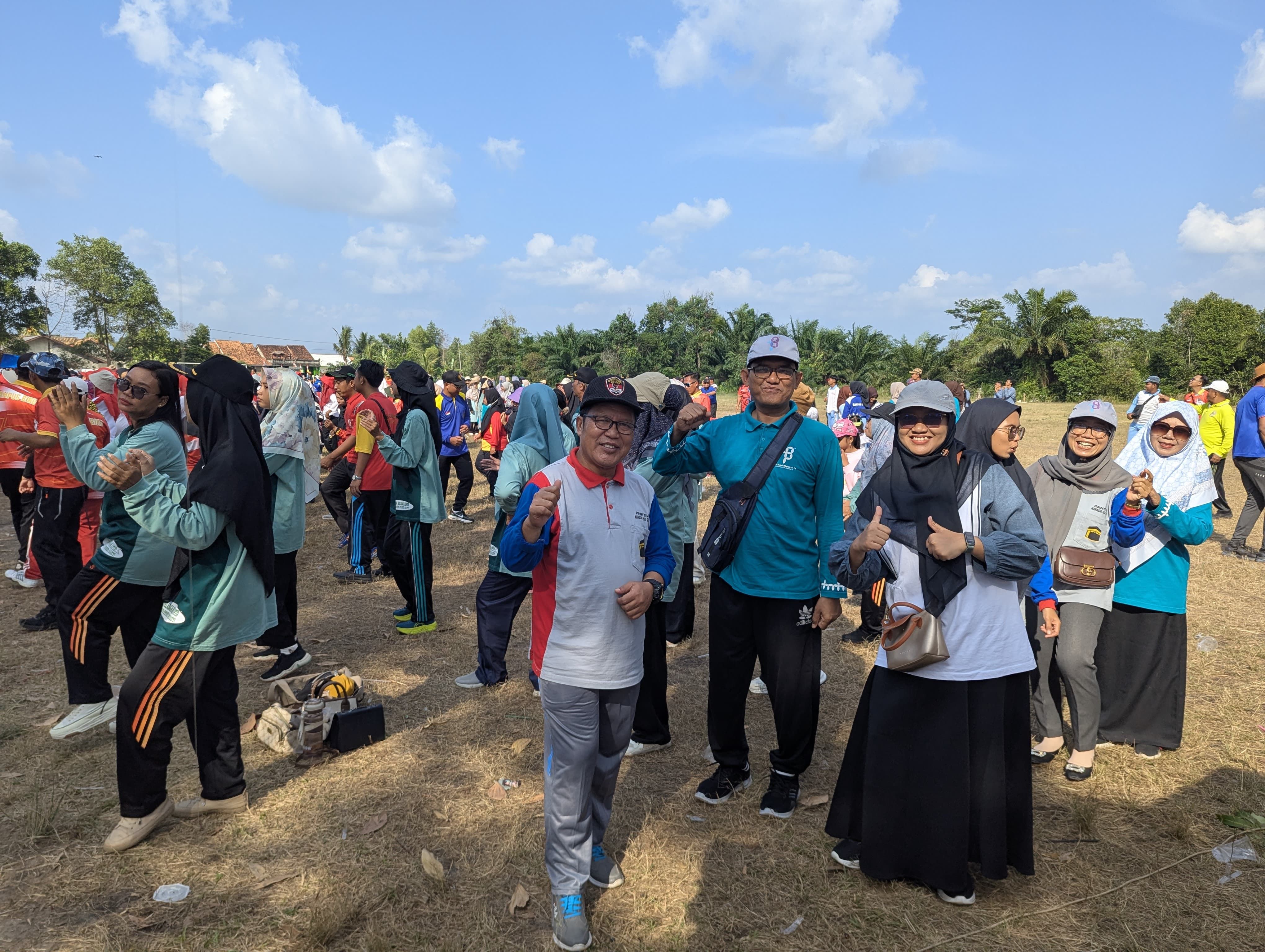 Semarak 17 Agustus, KUA Pasir Sakti Bersatu dalam Senam Sehat Kemerdekaan