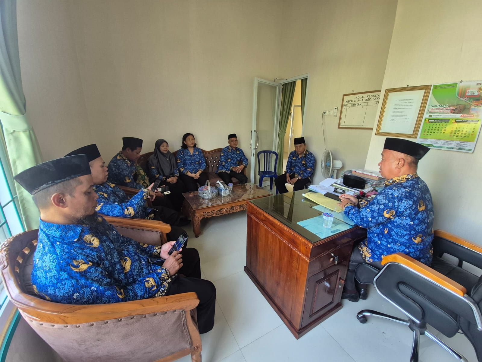 Kepala KUA Sekampung Gelar Pembinaan dan Rapat Persiapan Hari Santri 2025