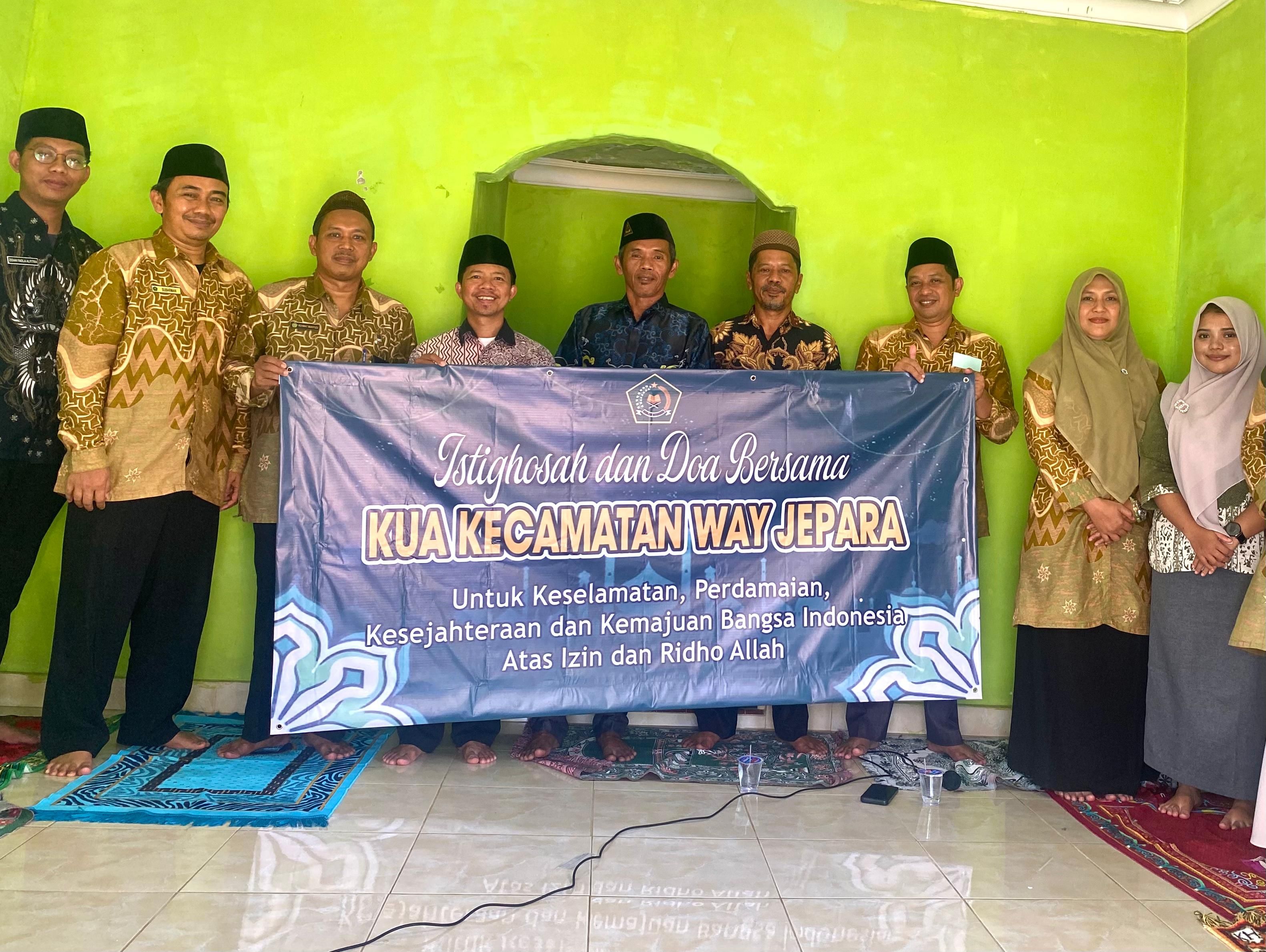 ISTIGHOSAH BERSAMA DI KUA KECAMATAN WAY JEPARA UNTUK MEMOHON KESELAMATAN DAN KEBERKAHAN