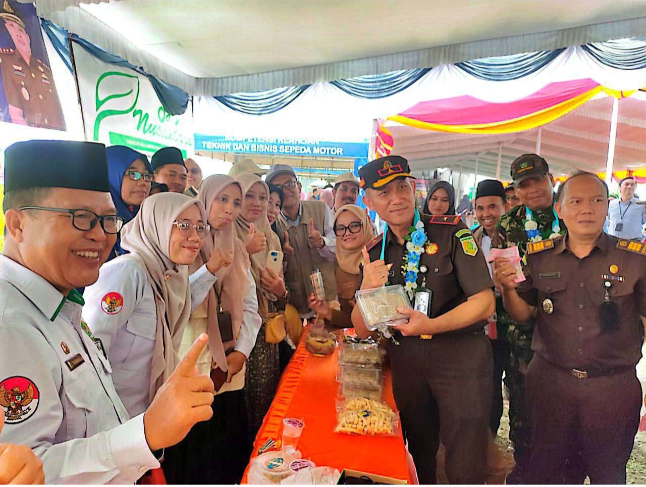 Kajati Lampung Danang Suryo Wibowo, S.H, LL.M, Borong Produk UMKM di Wisata Damar Island Pasir Sakti