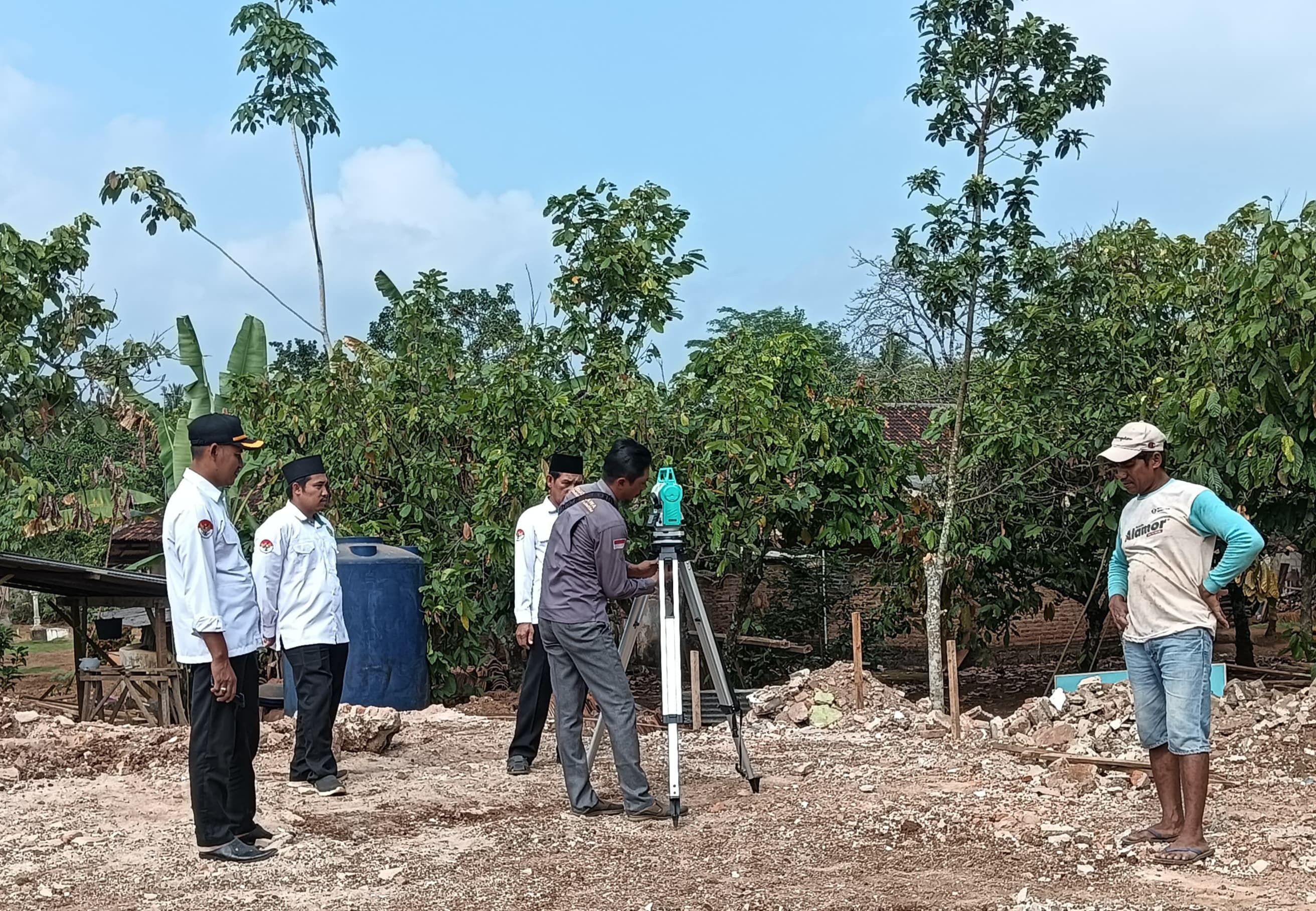 Penyluh Agama Islam Marga Sekampung Dampingi Kalibrasi Arah Kiblat Di Mushalla Al-Barokah