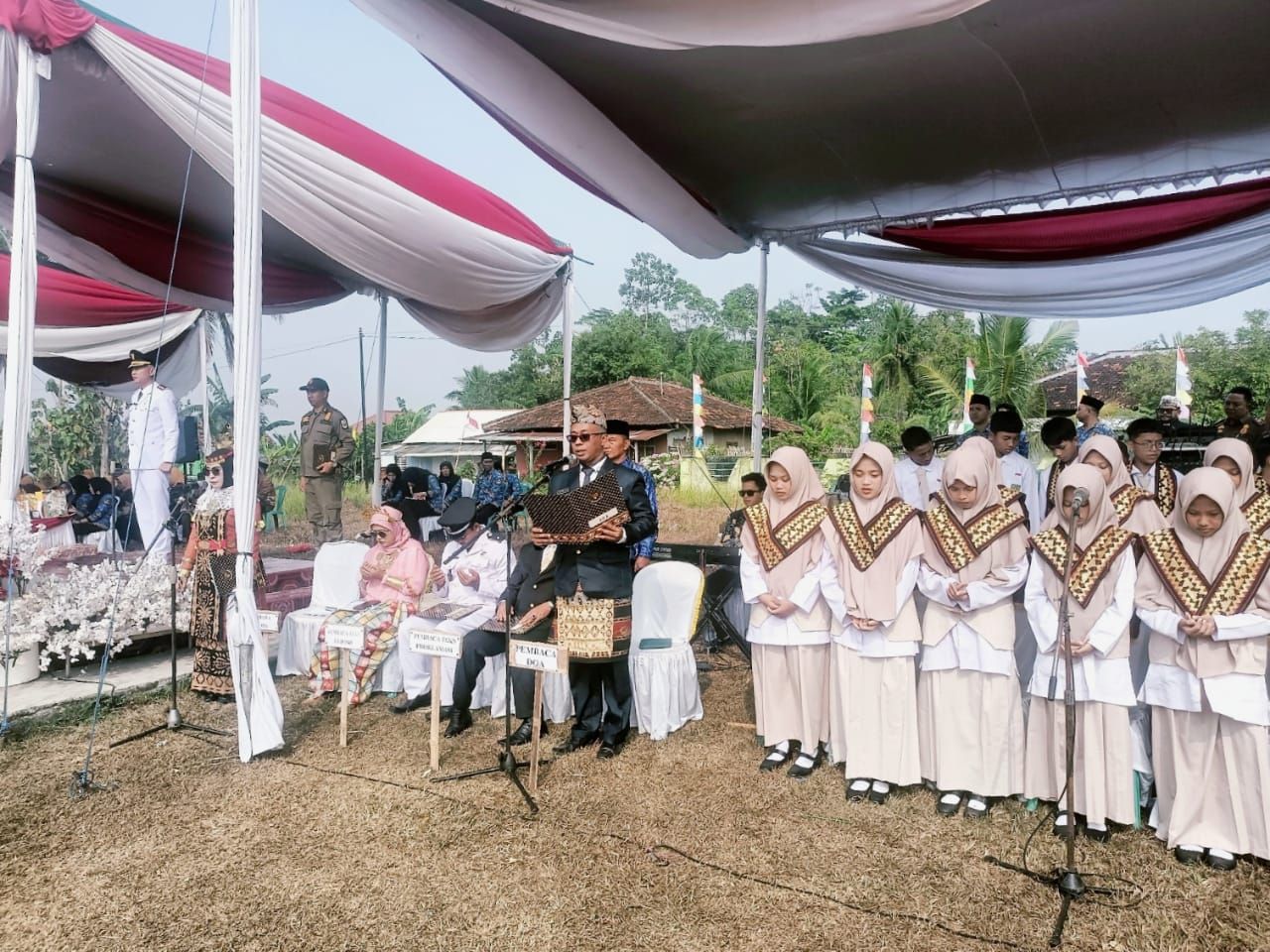 KUA Batanghari Hadir dalam Upacara HUT ke-81 RI, Kepala KUA Pimpin Doa