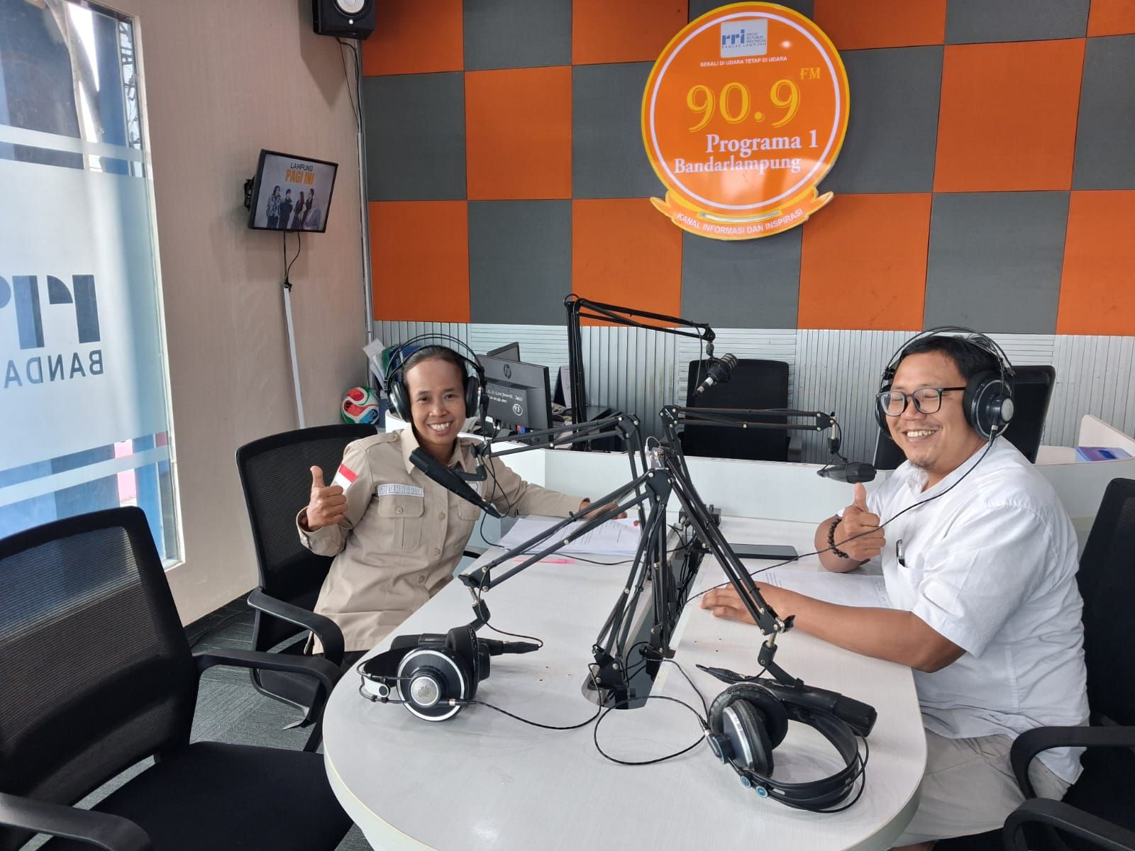 Penyuluh Agama Buddha KUA Batanghari Sampaikan Pesan Perdamaian melalui Siaran RRI