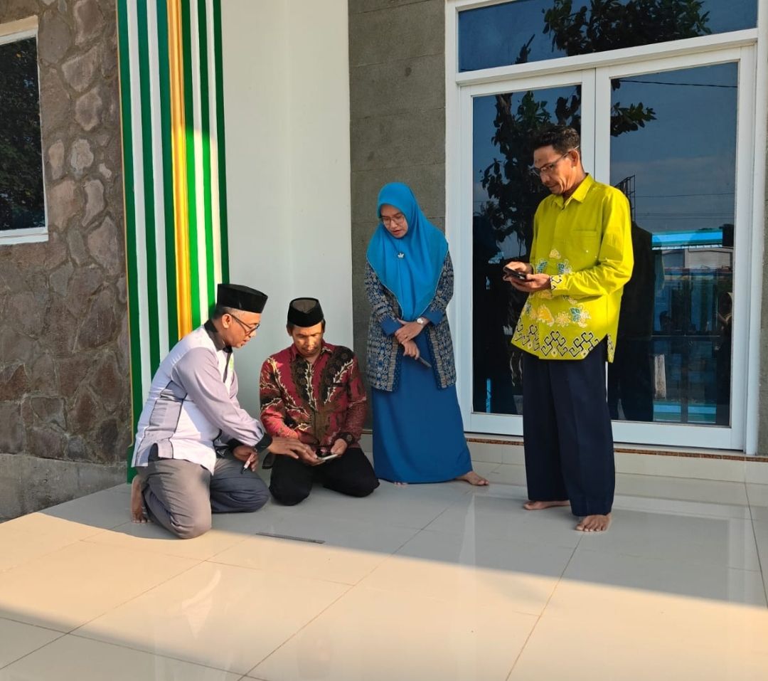 KUA Batanghari Laksanakan Praktik Penentuan Arah Kiblat Melalui Fenomena Rashdul Kiblat