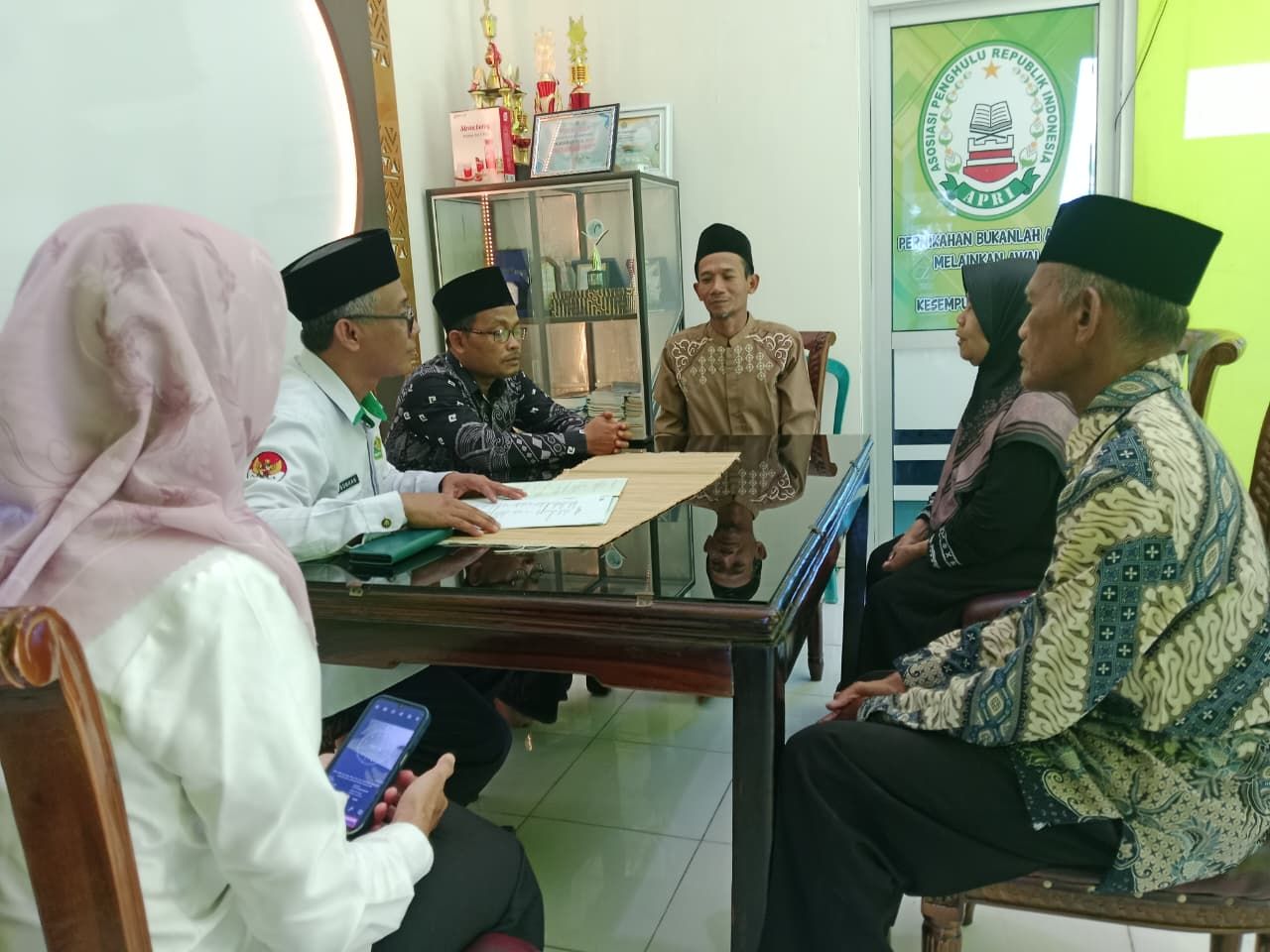 KUA Batanghari Fasilitasi Penandatanganan EAIW untuk Yayasan Riyadlatul ‘Ulum