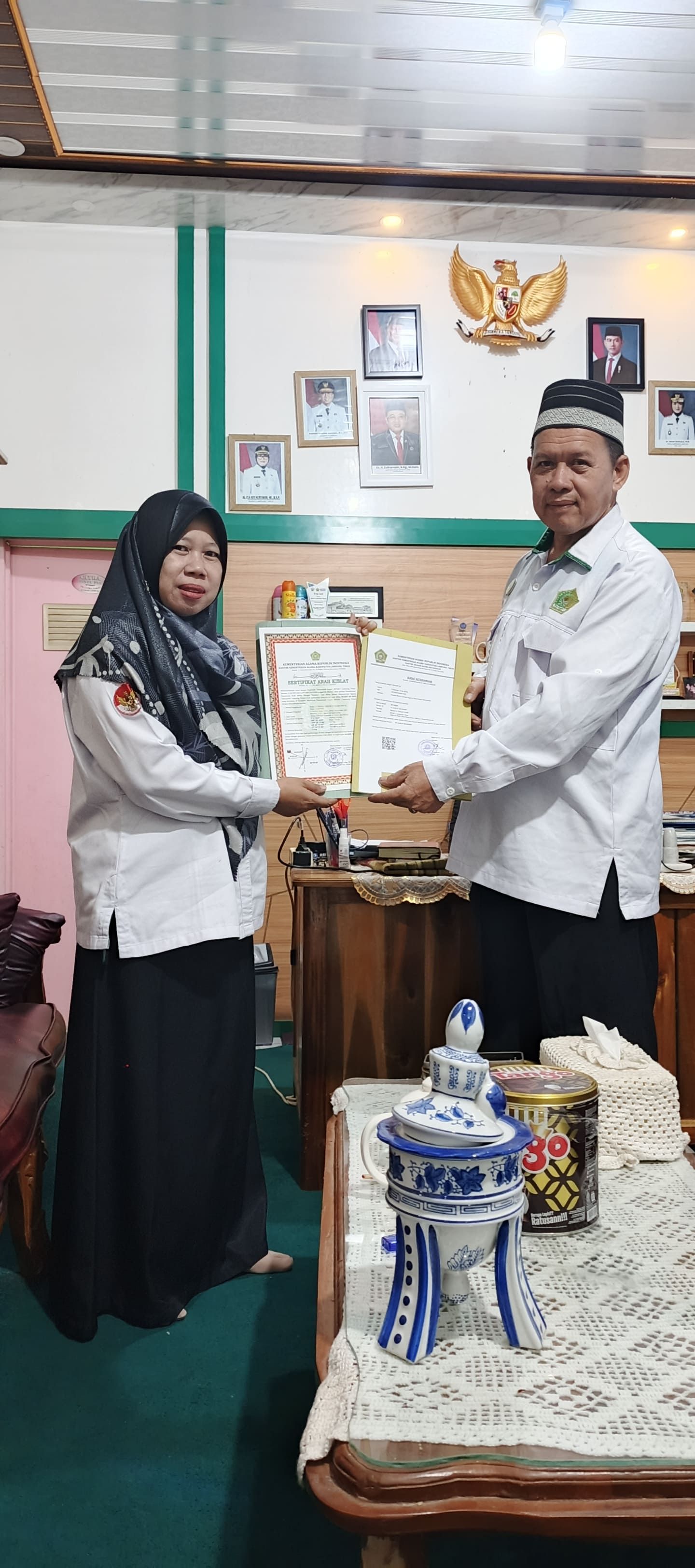 Ad-Dien dan Al-Aziz Resmi Tercatat di SIMAS Kemenag, Sertifikat Arah Kiblat Turut Diserahkan