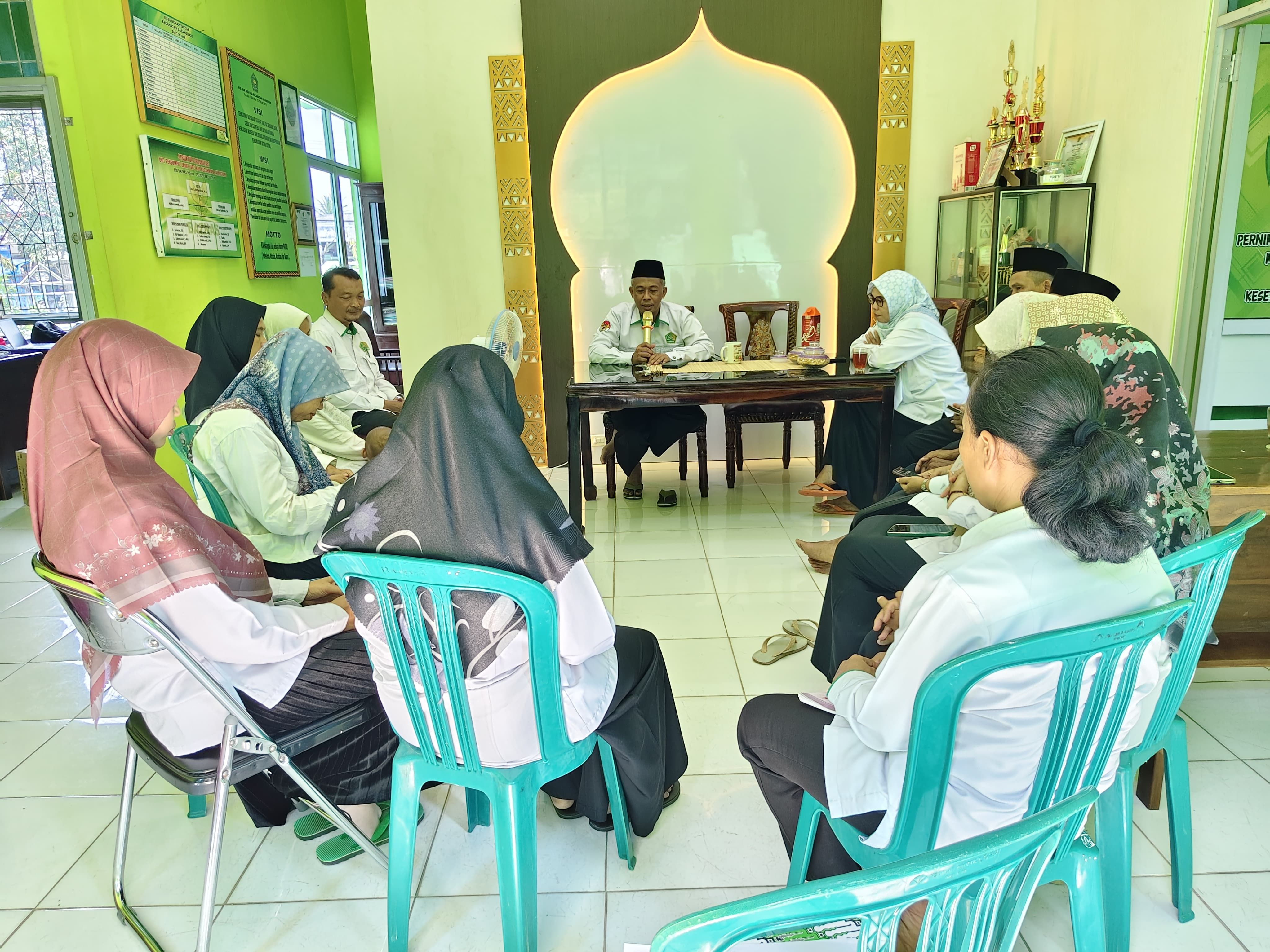 KUA Batanghari Laksanakan Halal Bihalal, Perkuat Sinergi Pasca Ramadan