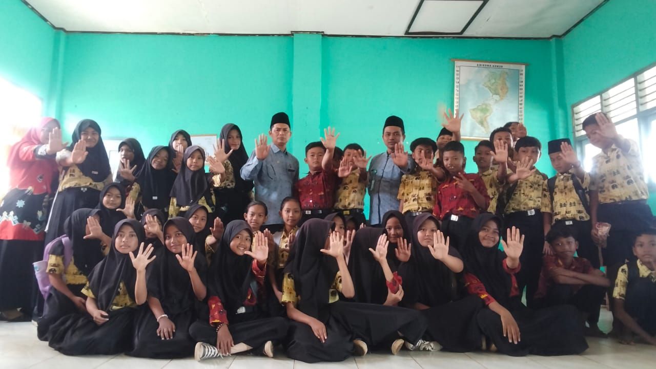 Penyuluh Agama Islam KUA Marga Tiga Bina Siswa SDN 1 Tanjung Harapan Kampanyekan “Stop Bullying” Sejak Dini
