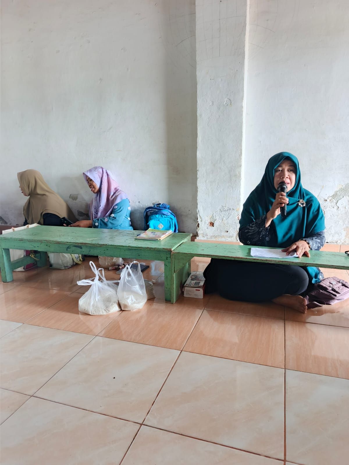 Semangat Nuzulul Qur’an, Penyuluh KUA Batanghari Gelar Aksi Berbagi dan Pengajian di Bumiharjo