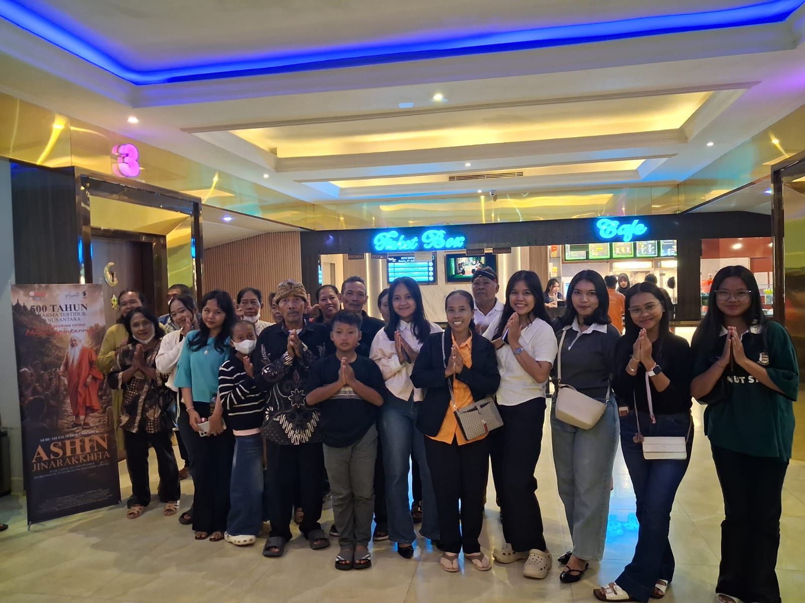 Penyuluh Agama Buddha KUA Batanghari Ajak Umat Teladani Semangat Y.A.MNS Ashin Jinarakkhita Melalui Nobar Film Dokumenter