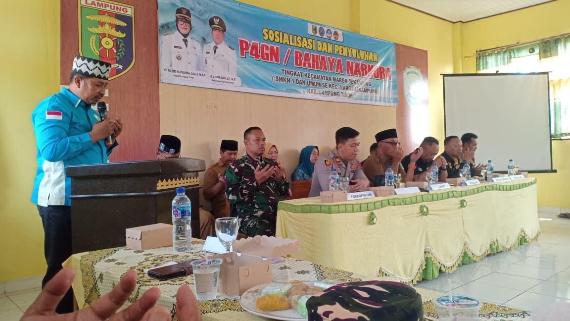 Kepala KUA Marga Sekampung Pimpin Doa pada Sosialisasi P4GN di SMKN 1 Marga Sekampung