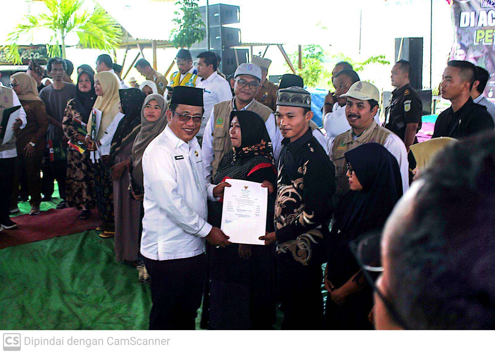 Kankemenag Lampung Timur Serahkan 100 Sertifikat Halal Lounching UMKM Wisata Damar Island Pasir Sakti