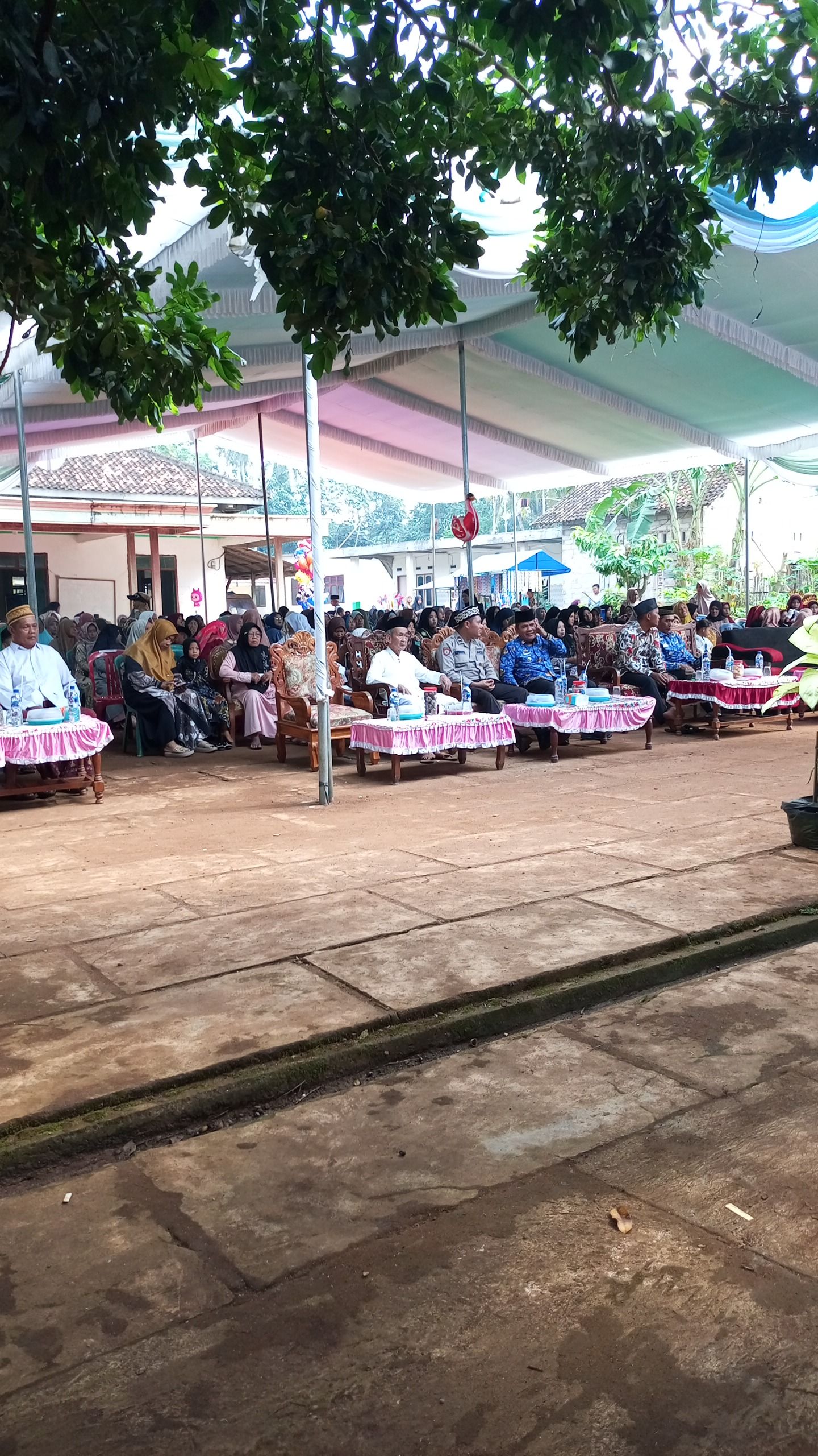 Ibnu yatim hadir di imtihan para santri