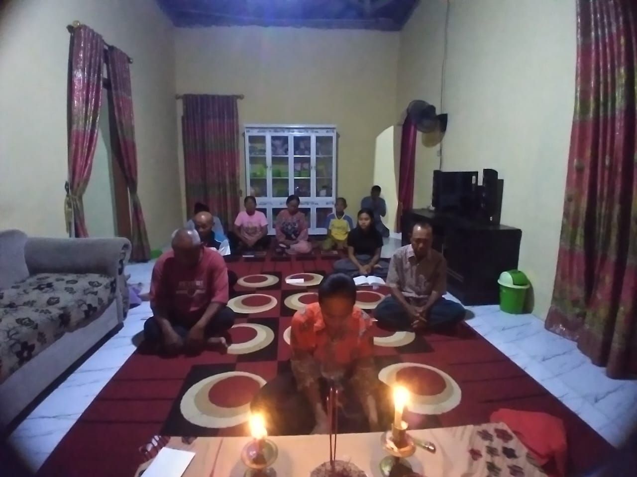 Penyuluh Agama Buddha KUA Batanghari Laksanakan Puja Bakti Rutin Setiap Sabtu Malam di Desa Balerejo di rumah Umat Secara Bergantian Setiap Minggunya  