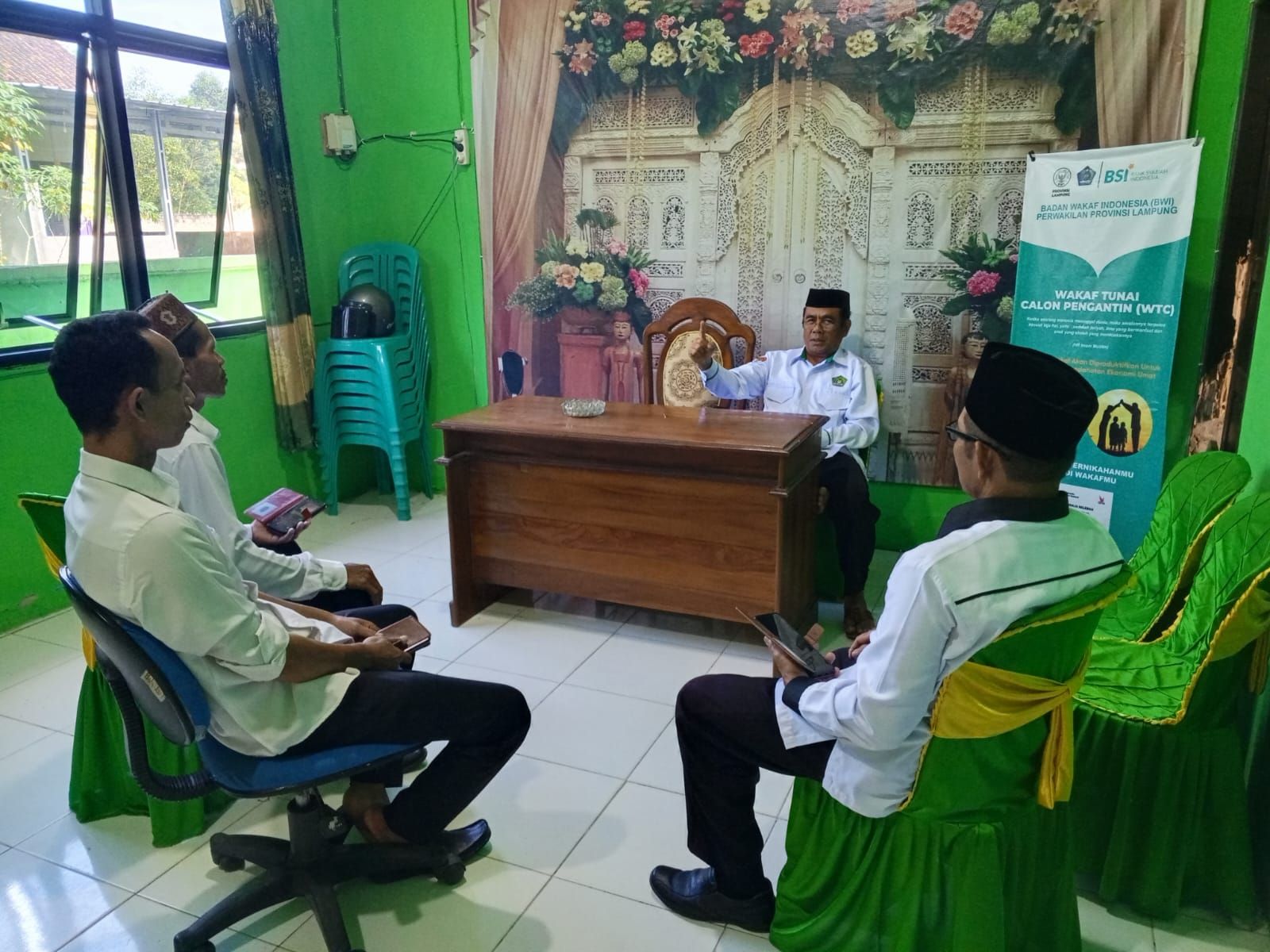 PEGAWAI KUA BRAJA SELEBAH GELAR REMBUK PERSIAPAN FAMILY GATHERING 