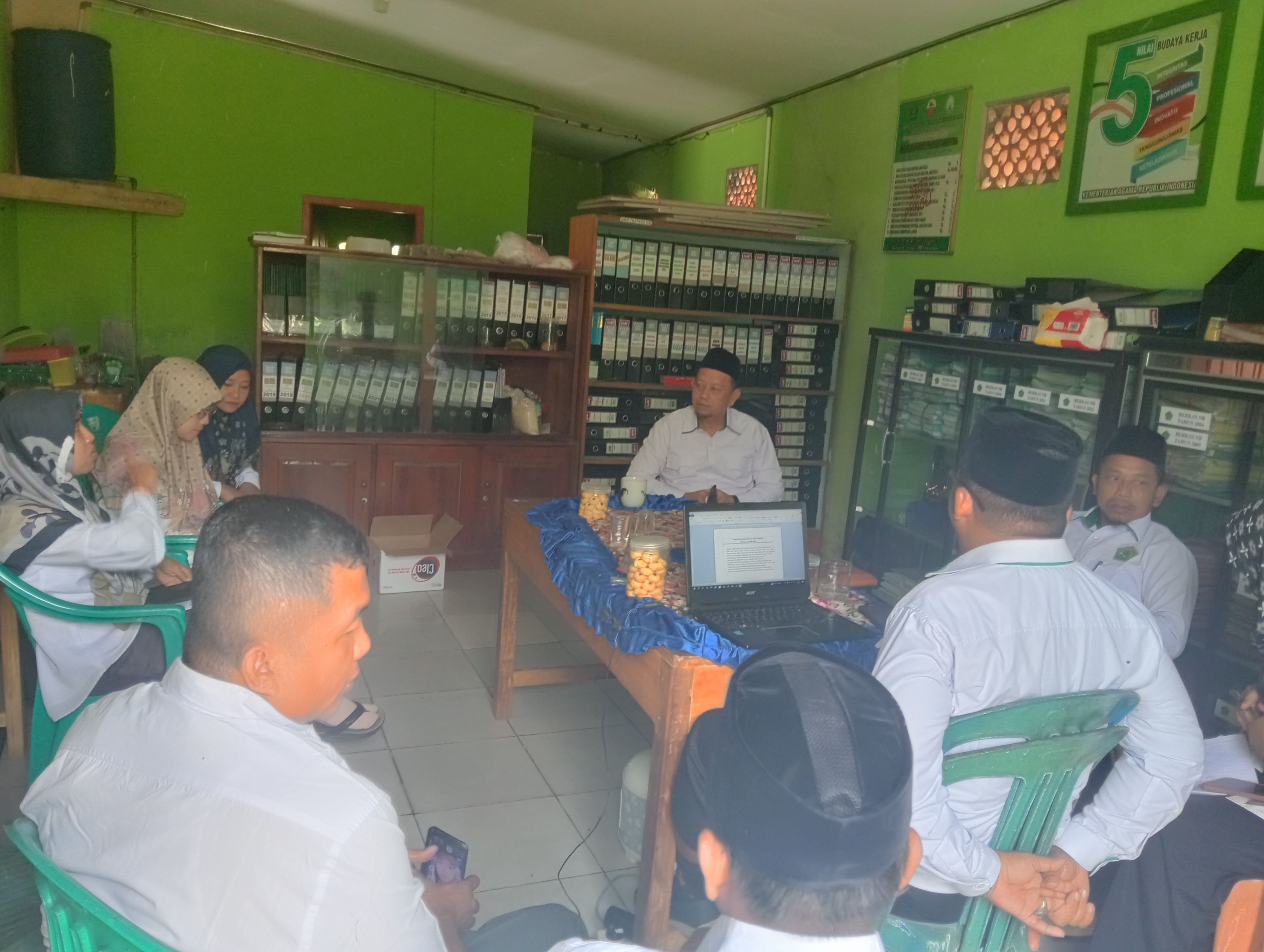 Kepala KUA Way Bungur Beri Motivasi dan Arahan Tugas pada Penyuluh Agama Islam PPPK 