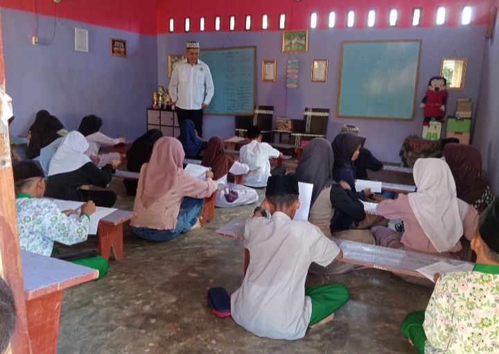 Penyuluh Agama Islam PPPK Zaynal Abidin berikan bimbingan Fiqih tentang keutamaan Puasa Tarwiyah dan Arafah Kepada Santri Madin Hafizhul Hikam