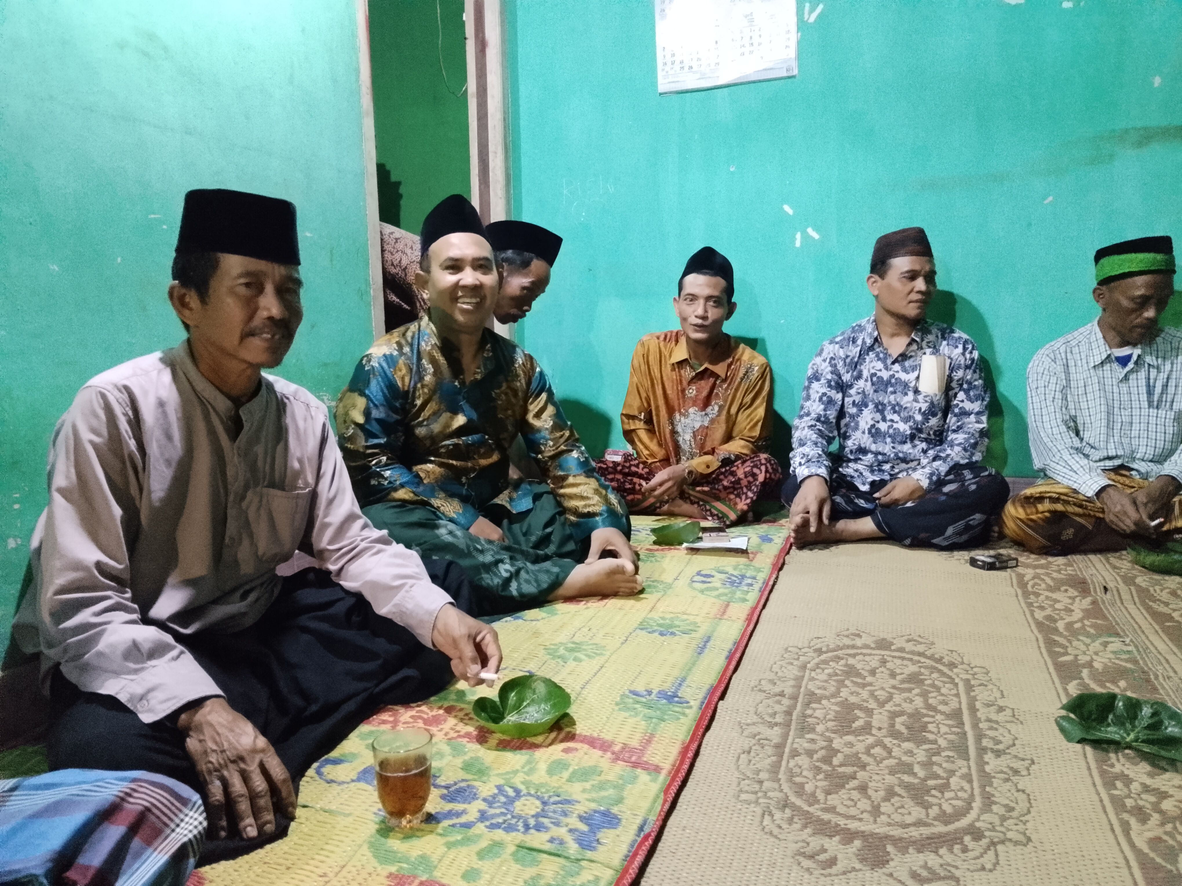 Ibnu yatim penyuluh agama IsIam kecamatan Jabung melaksanakan amaliyah manakib sultonul auliya syeh abdul qadir Jailani jum at malam