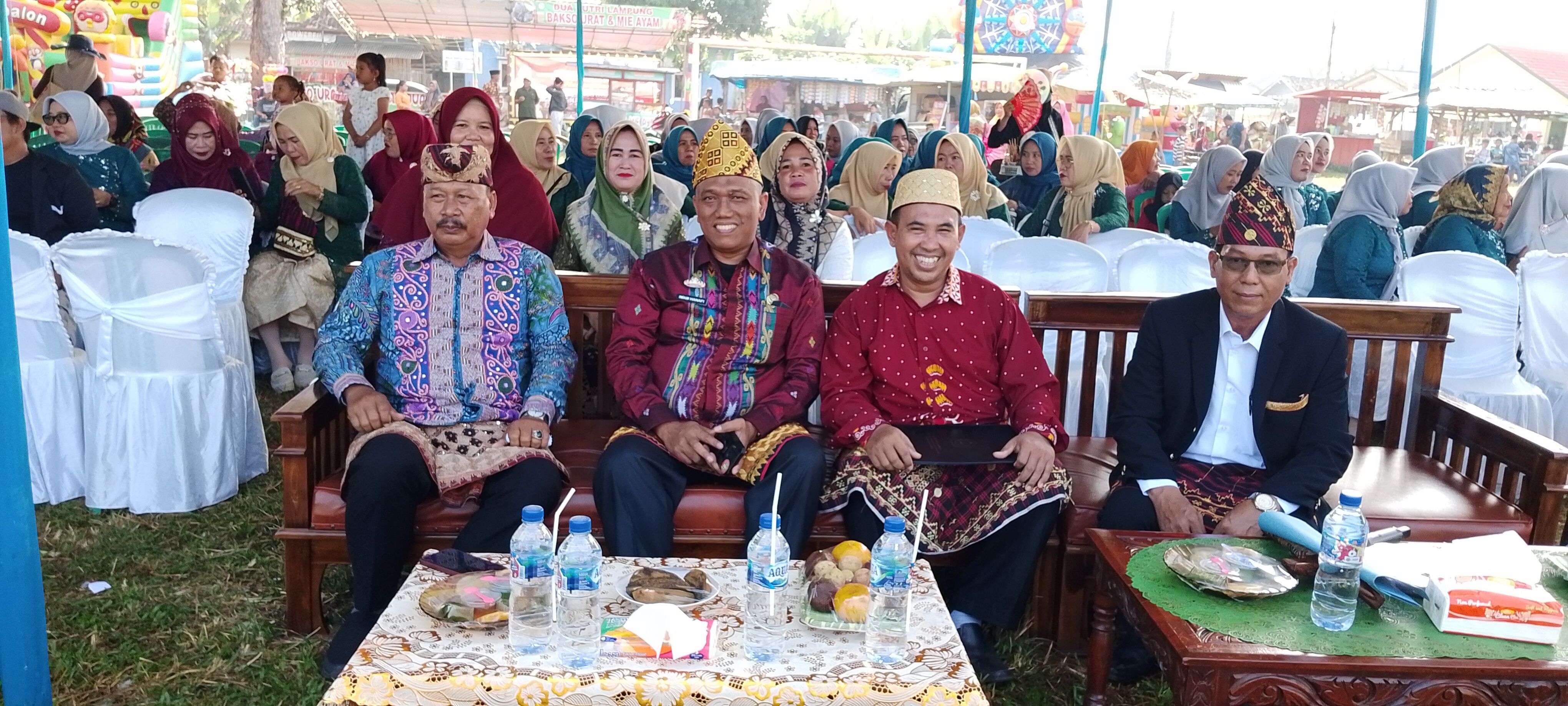 Ibnu Yatim penyuluh agama IsIam kecamatan Jabung (Humas) Lampung Timur pimpin doa pada acara HUT Maghgo Sekappung Libo yang ke 215 