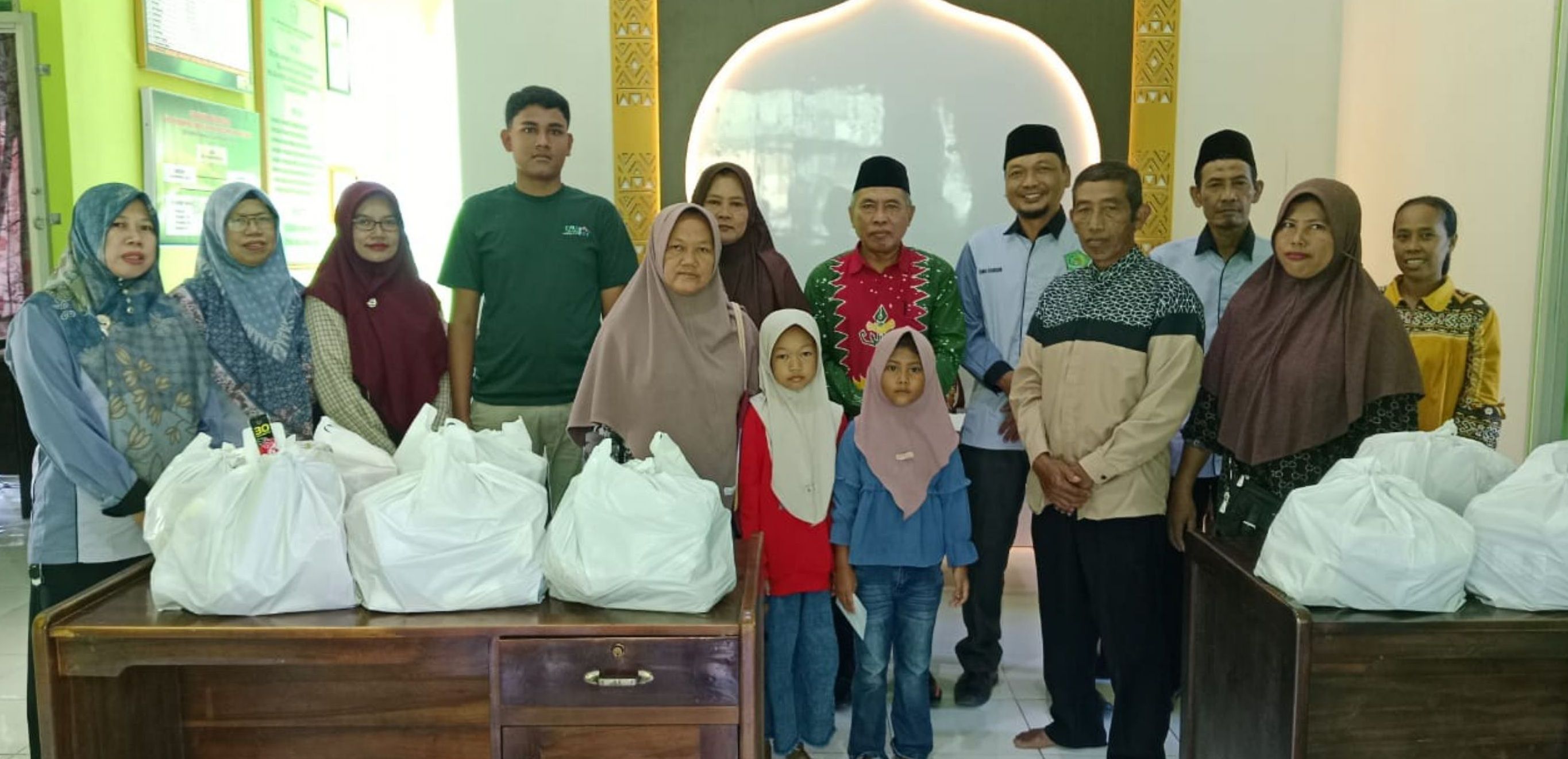 Hadirkan Kasi Bimas Islam, KUA Batanghari Gelar Lebaran Yatim dan Difabel dalam Rangka Peaceful Muharram 1447 H
