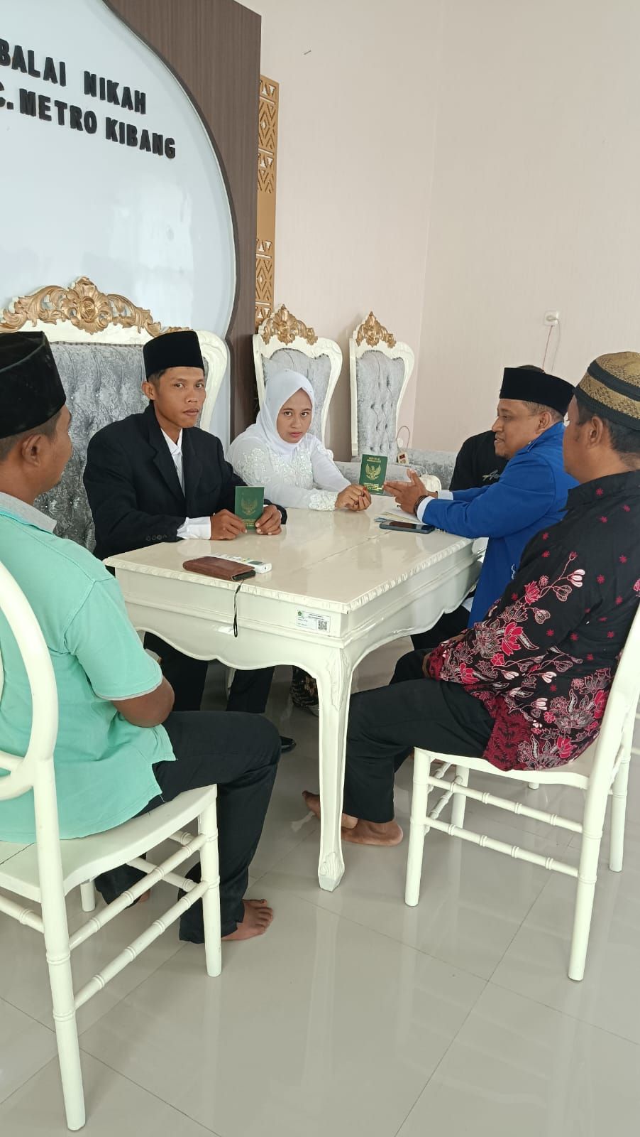 Pasangan Lutfi dan Alfrita Apriana Resmi Menikah di KUA Metro Kibang