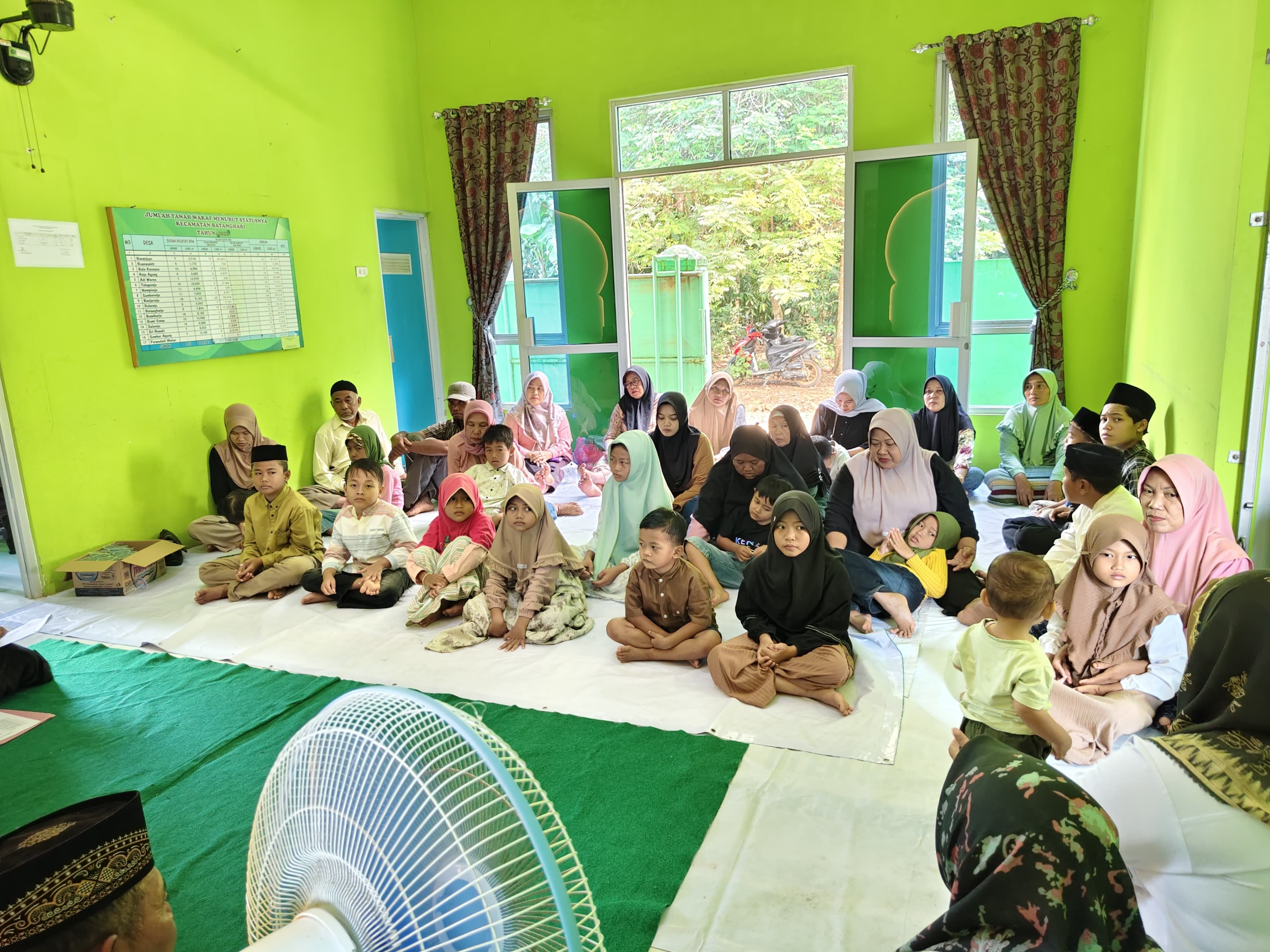 KUA Batanghari Salurkan Santunan bagi Yatim dan Penyandang Disabilitas pada Peaceful Muharram II