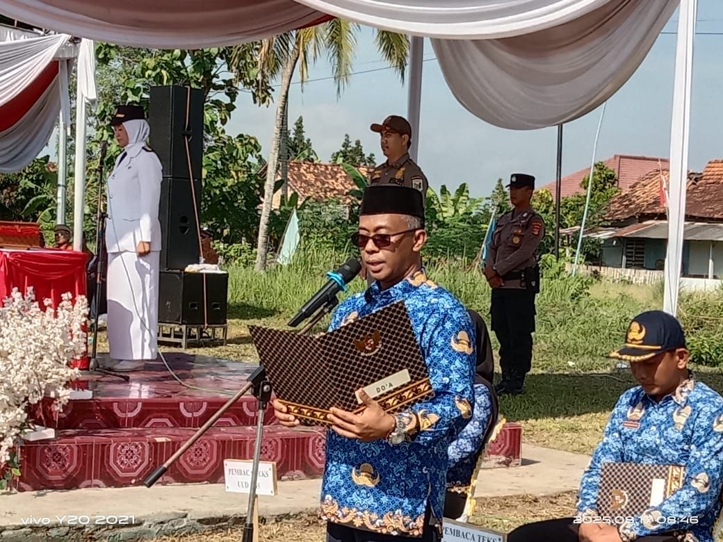 Kepala KUA Batanghari Doakan Bangsa pada Upacara Kemerdekaan di Banarjoyo