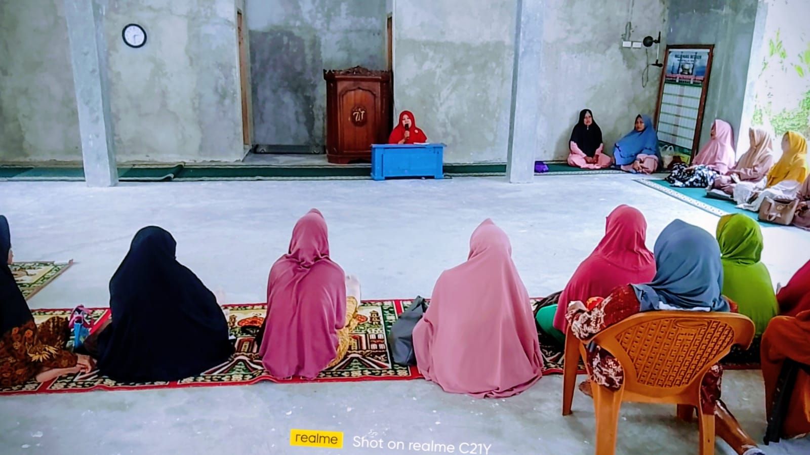 PAI KUA Batanghari Sampaikan Empat Golongan yang Dirindukan Surga dalam Pengajian Rutin Jum'at di Masjid Nurul Muttaqin