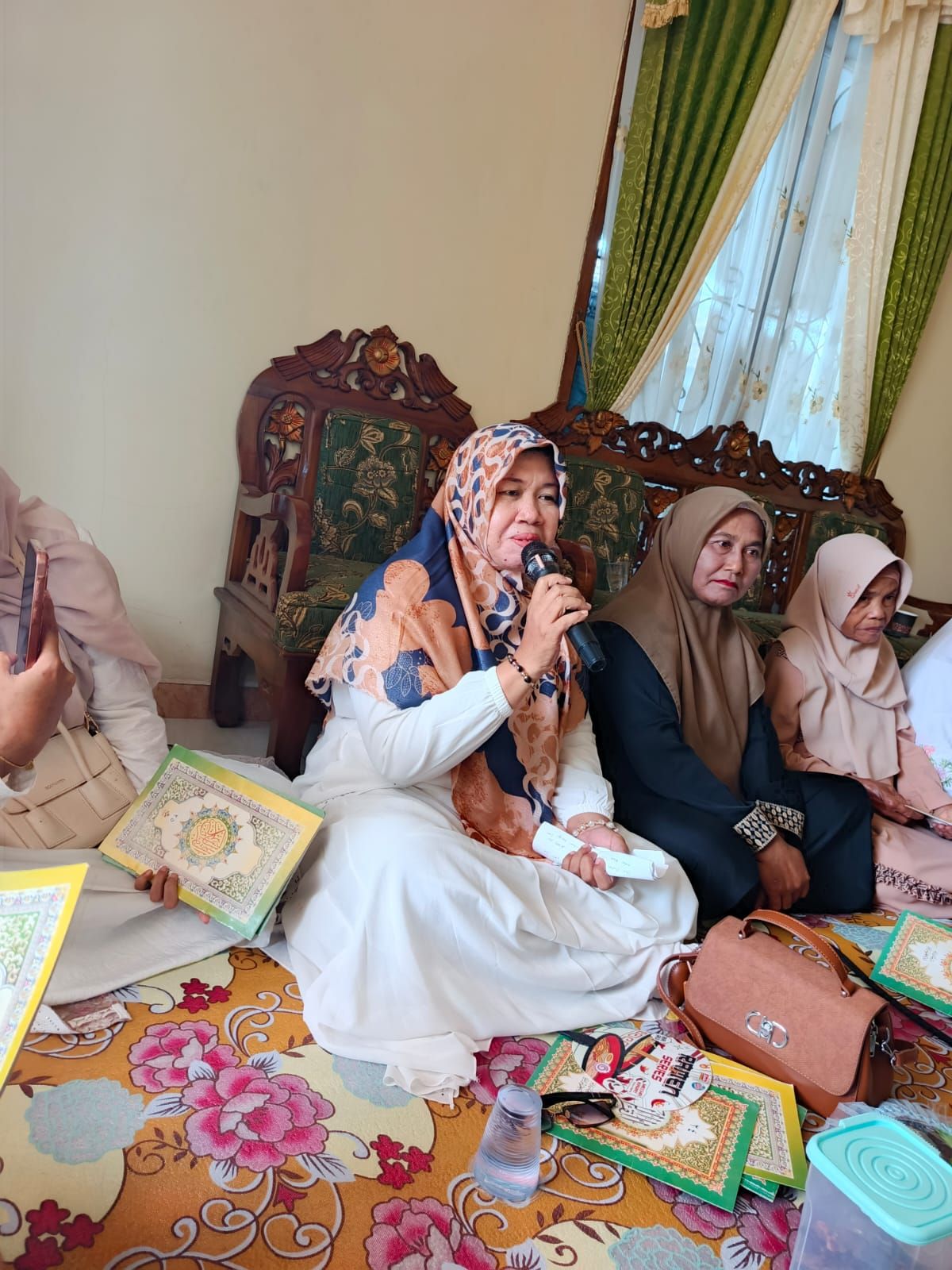 Khotmil Qur’an dan Tasyakuran Haji, Penyuluh KUA Batanghari Ajak Jamaah Doakan Haji Mabrur