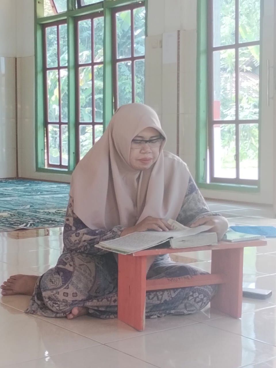 Hidupkan Malam Lailatul Qadar, Penyuluh KUA Batanghari Gelar Pembelajaran Al-Qur’an di Mushola Al-Ikhlas