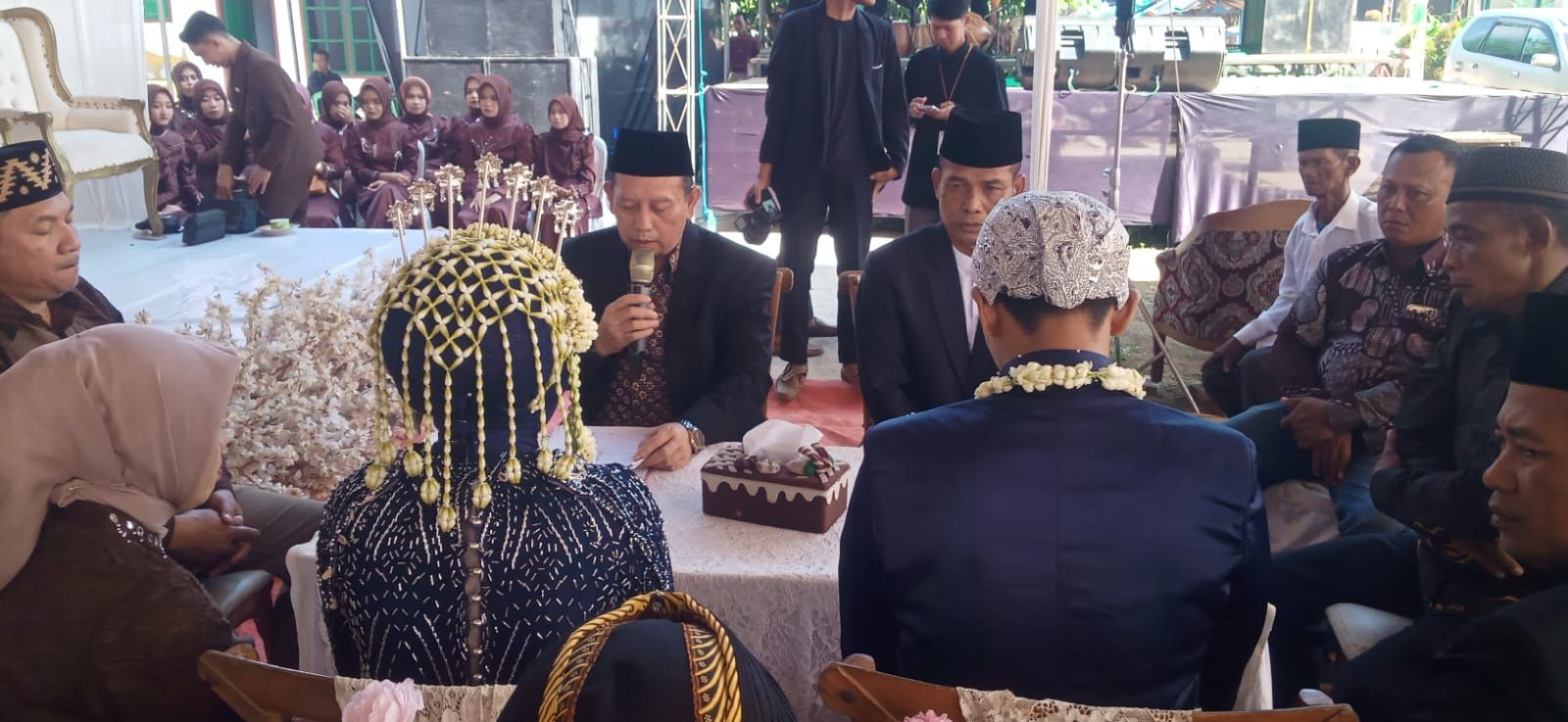 Kepala KUA Way Bungur Laksanakan pencatatan Pernikahan di Desa Taman Negeri