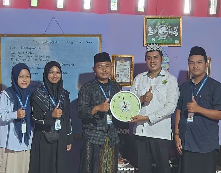 Ada Pertemuan, Ada Perpisahan: Mahasiswa KKN UNULA Berpamitan dengan Santri Madin Hafizhul Hikam 
