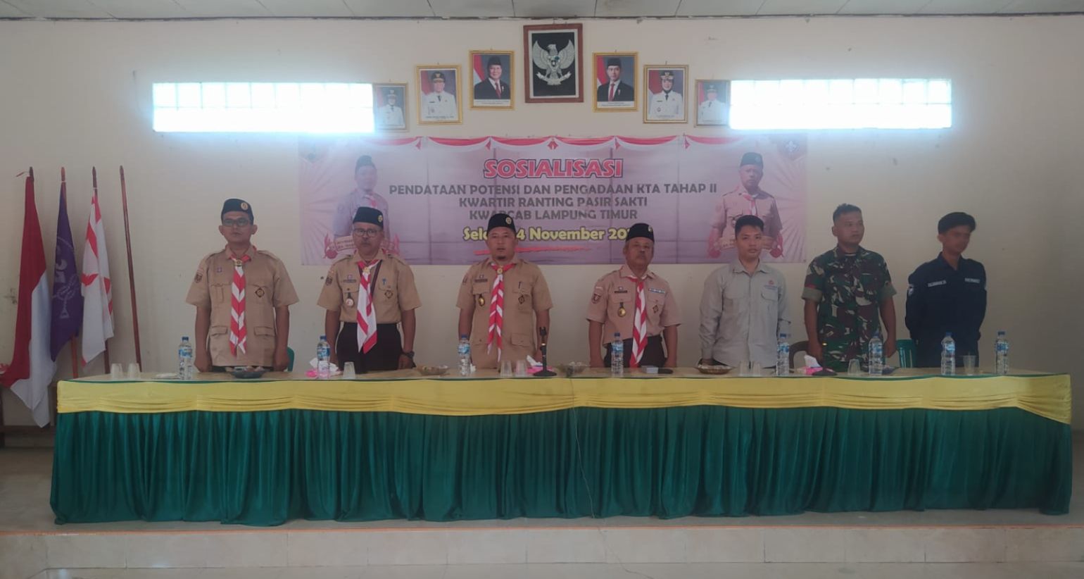 Penyuluh Agama Islam KUA Pasir Sakti Pimpin Doa pada Kegiatan Sosialisasi Pendataan Potensi dan Pengadaan KTA Kwartir Ranting Pasir Sakti Tahun 2025