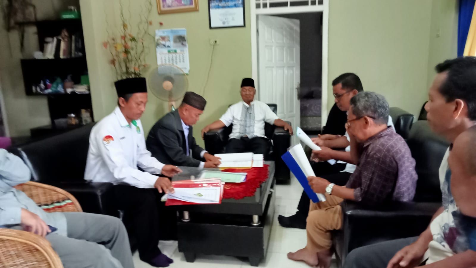 Jemput Bola, Kepala KUA Sekampung Pimpin Ikrar Wakaf Empat Bidang Tanah di Rumah Wakif