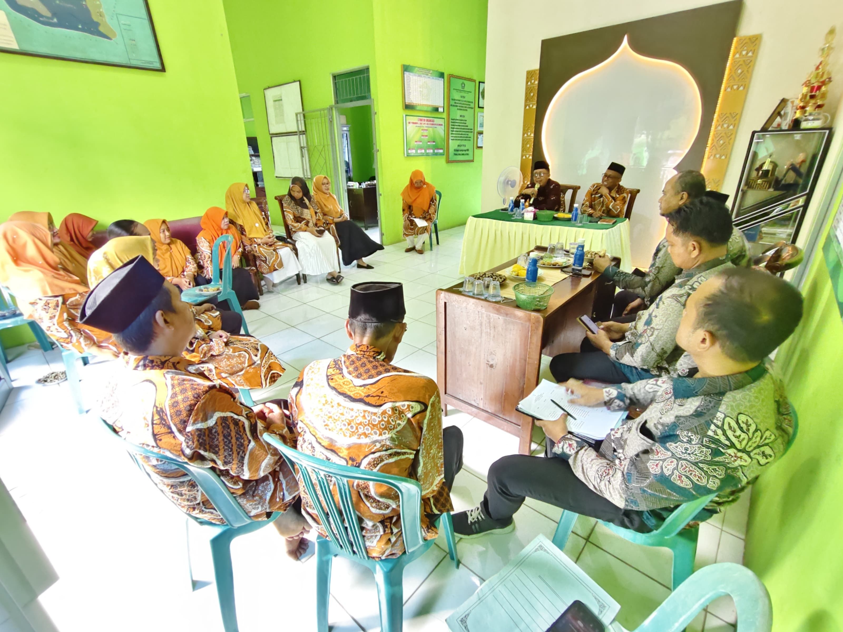 KUA Batanghari Terima Supervisi Administrasi Nikah dan Pembinaan Bimas Islam
