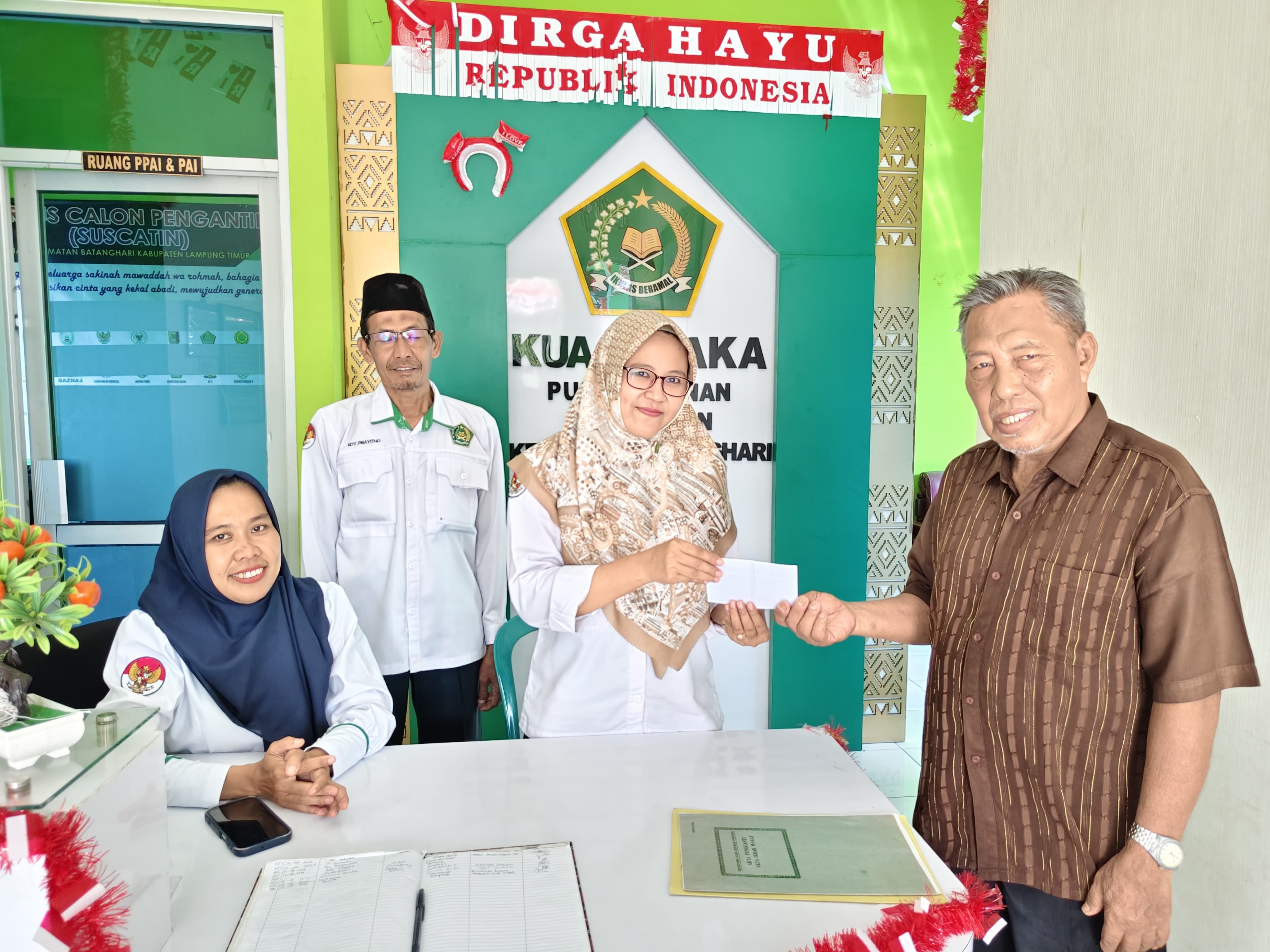 Terima E-AIW, Nazhir Wakaf Salurkan Infak melalui UPZ KUA Batanghari