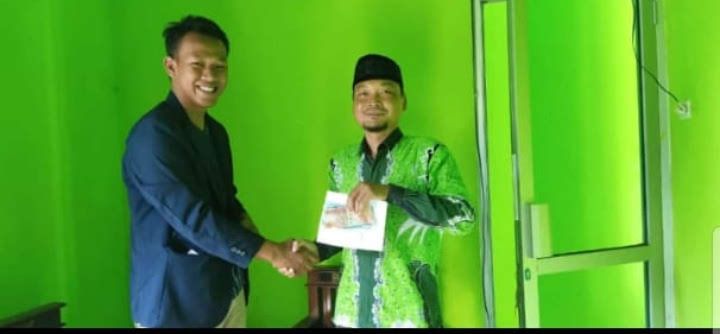 Warga Sumberrejo Serahkan Zakat ke UPZ KUA Batanghari