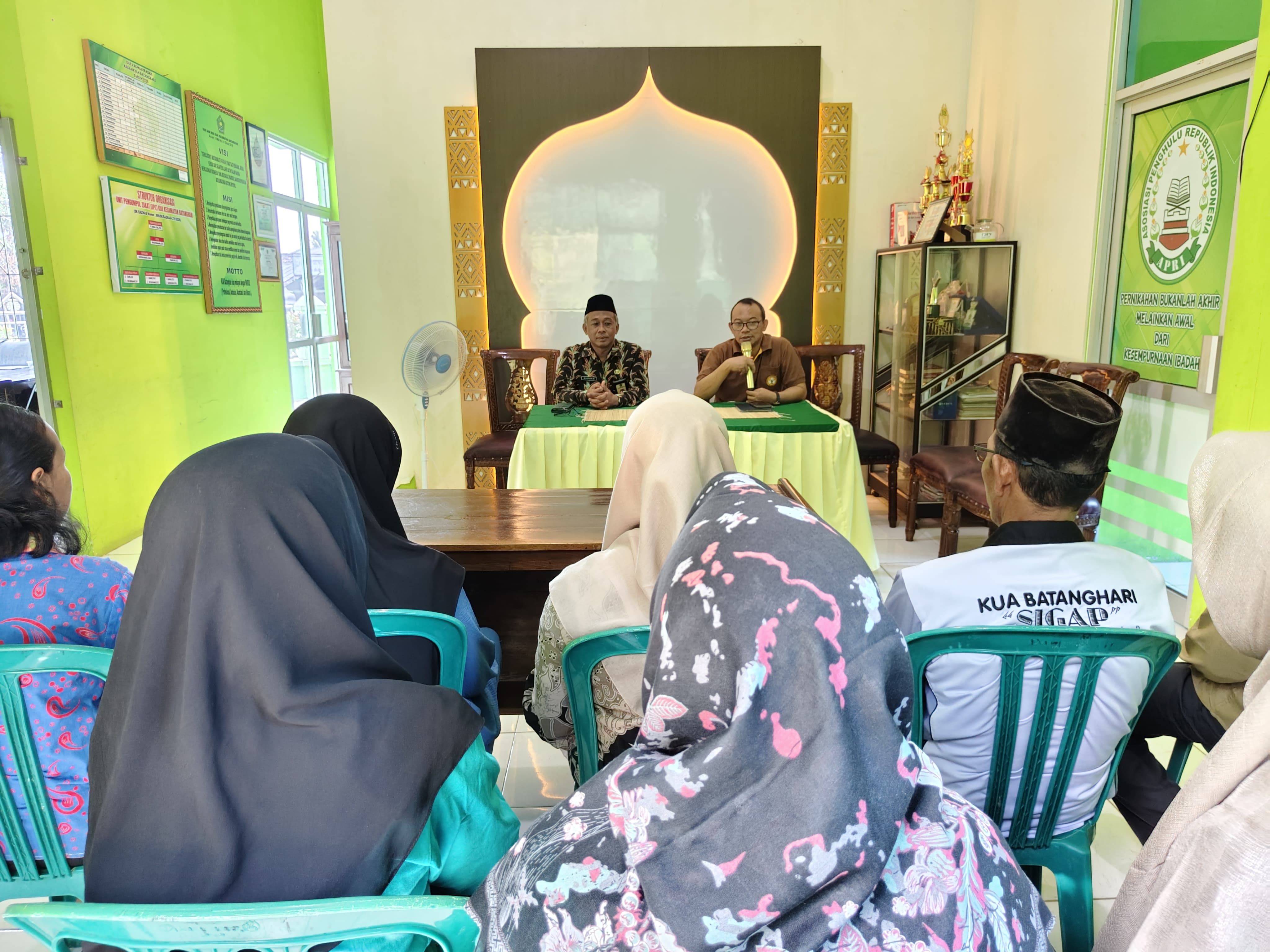 Kunjungi KUA Batanghari, Kepala Kemenag Lampung Timur Tekankan Optimalisasi Pelayanan